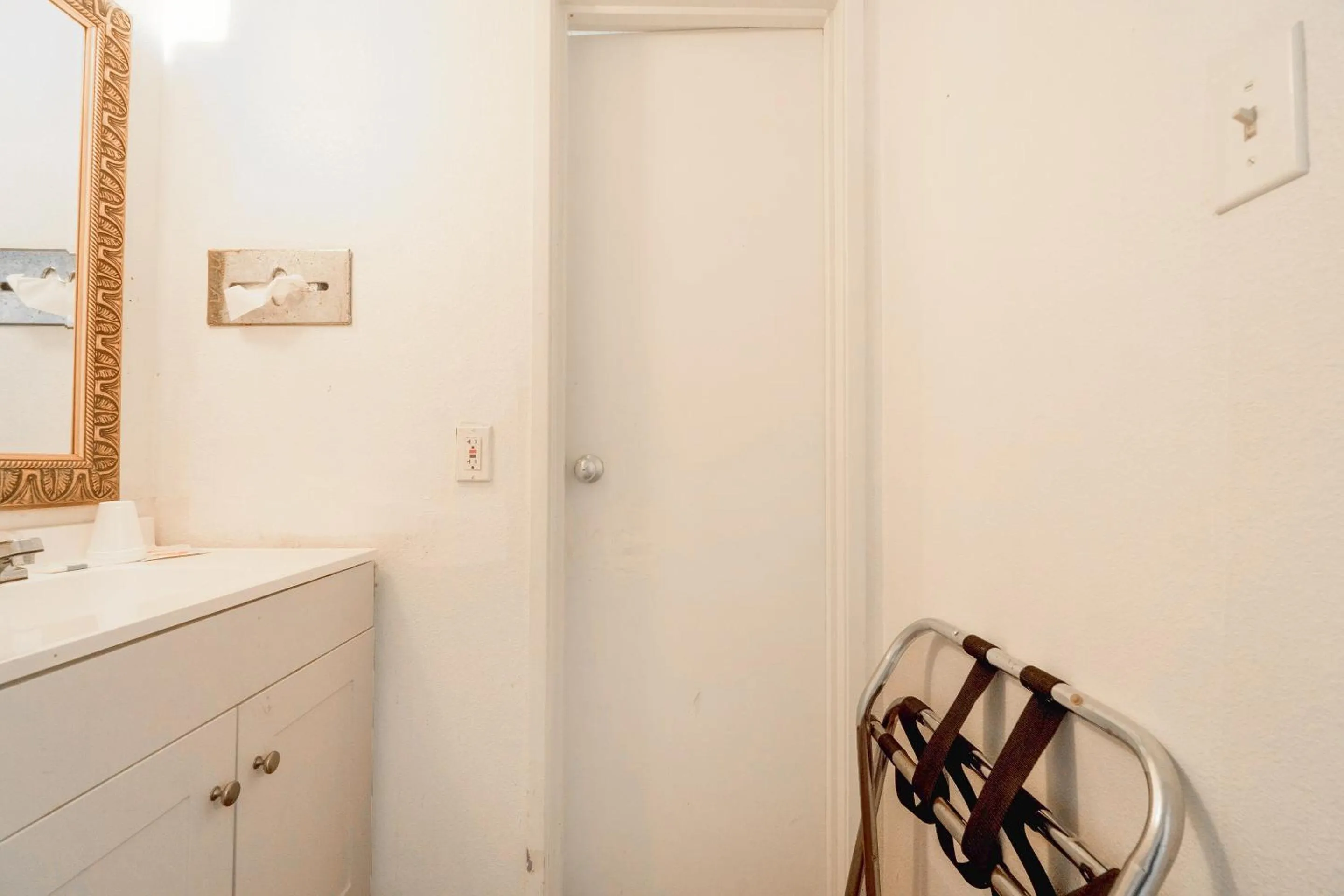 Bathroom in Castle Inn & Suites By OYO Chickasha