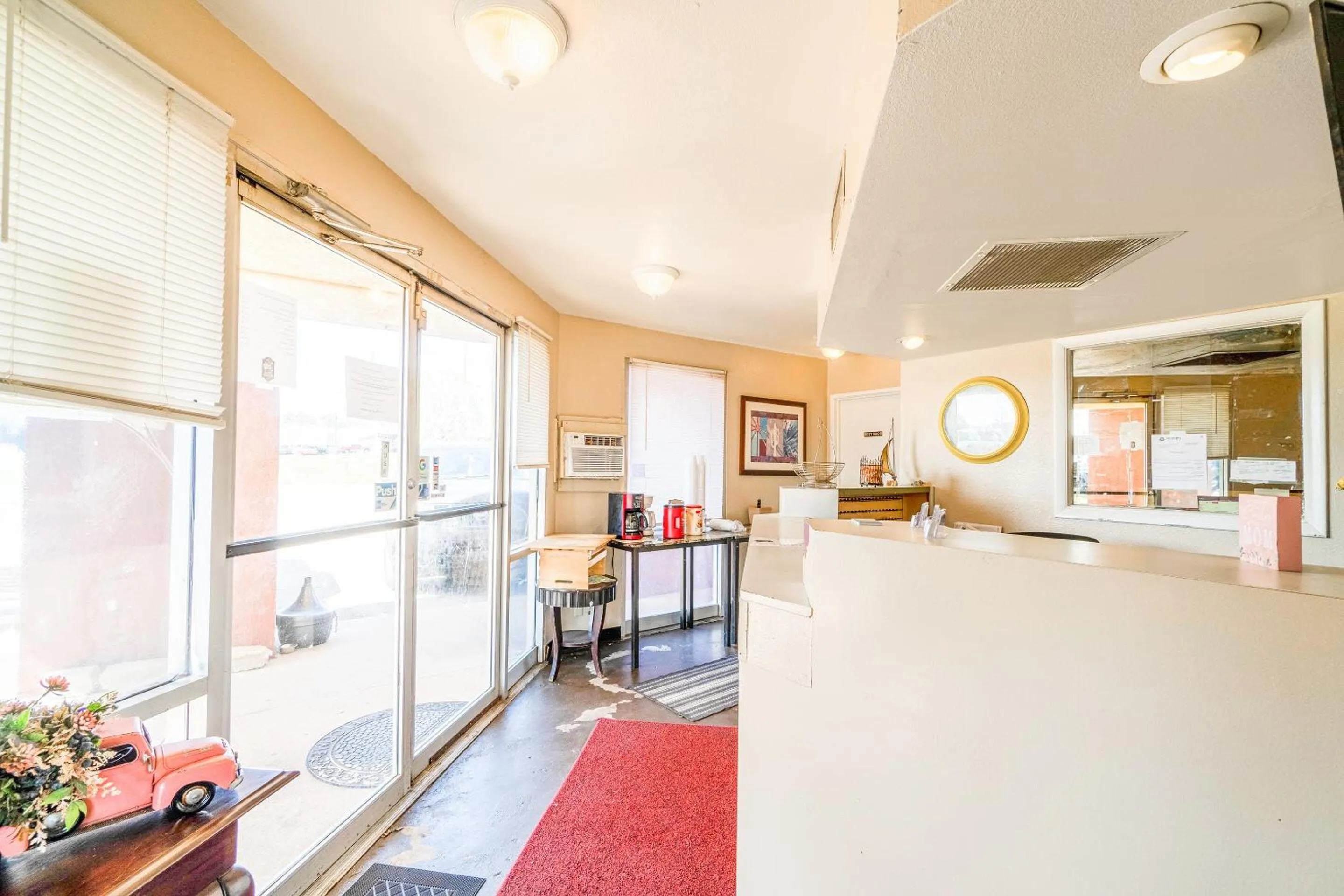 Lobby or reception in Castle Inn & Suites By OYO Chickasha