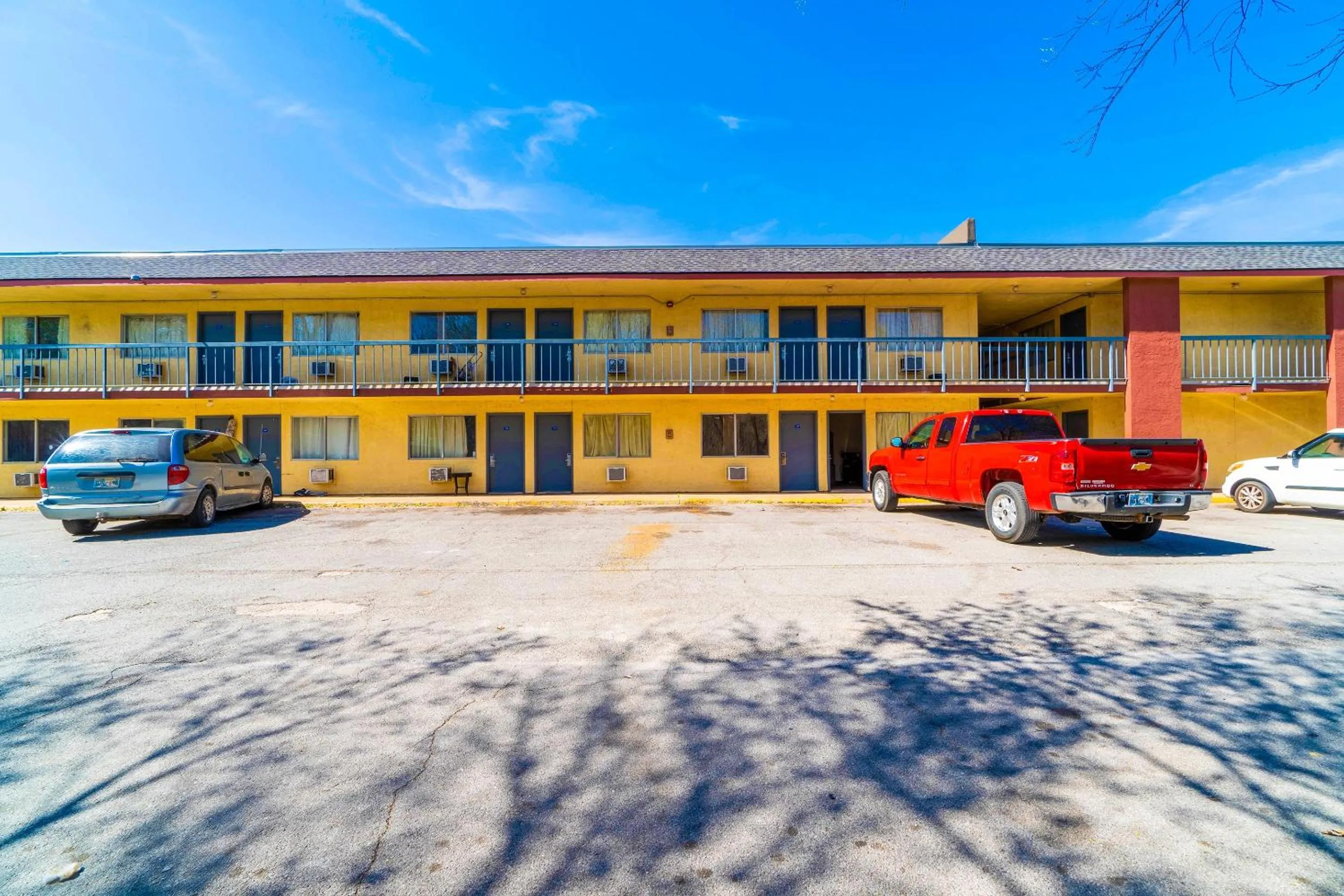 Facade/entrance in Castle Inn & Suites By OYO Chickasha