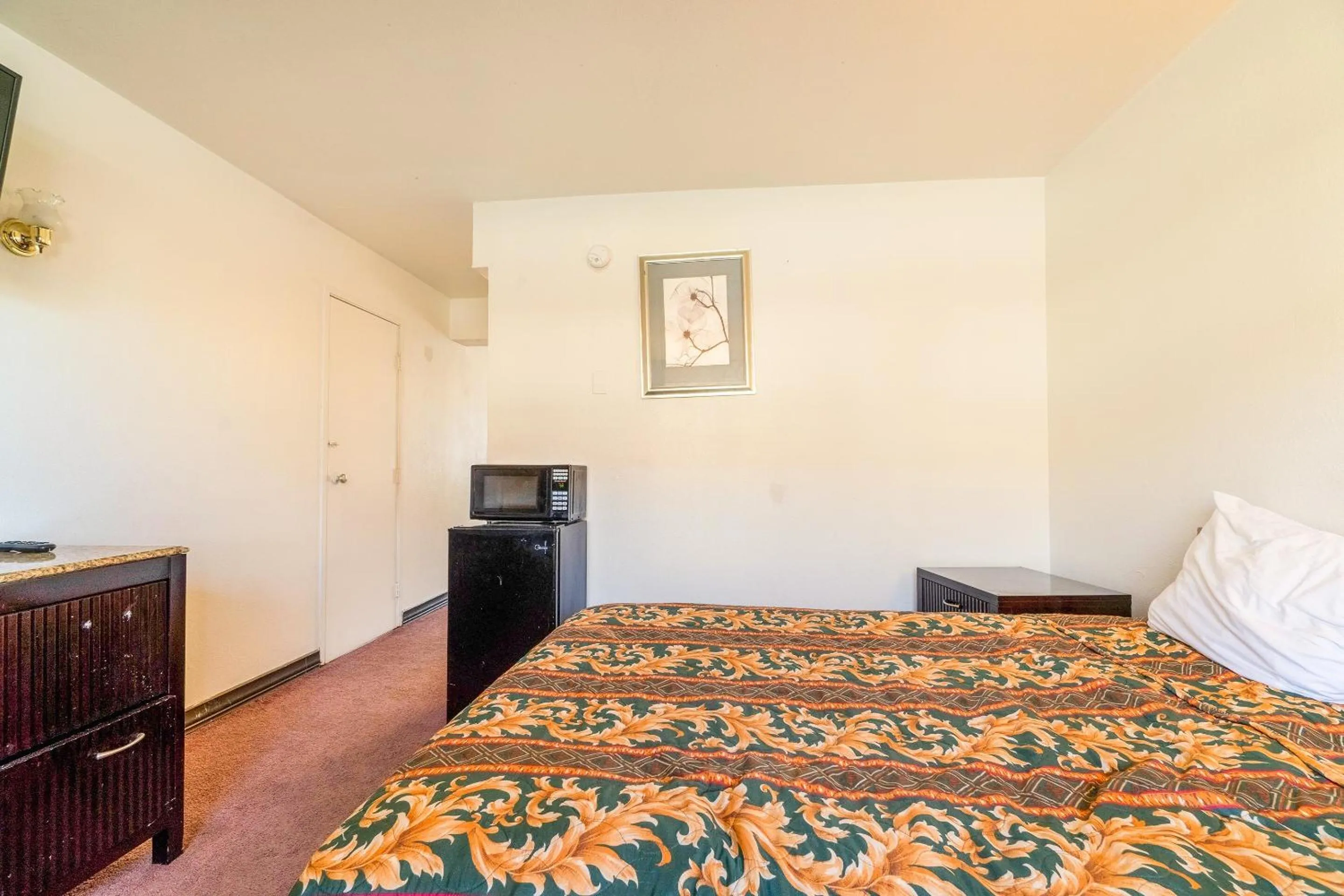 Bedroom, Bed in Castle Inn & Suites By OYO Chickasha