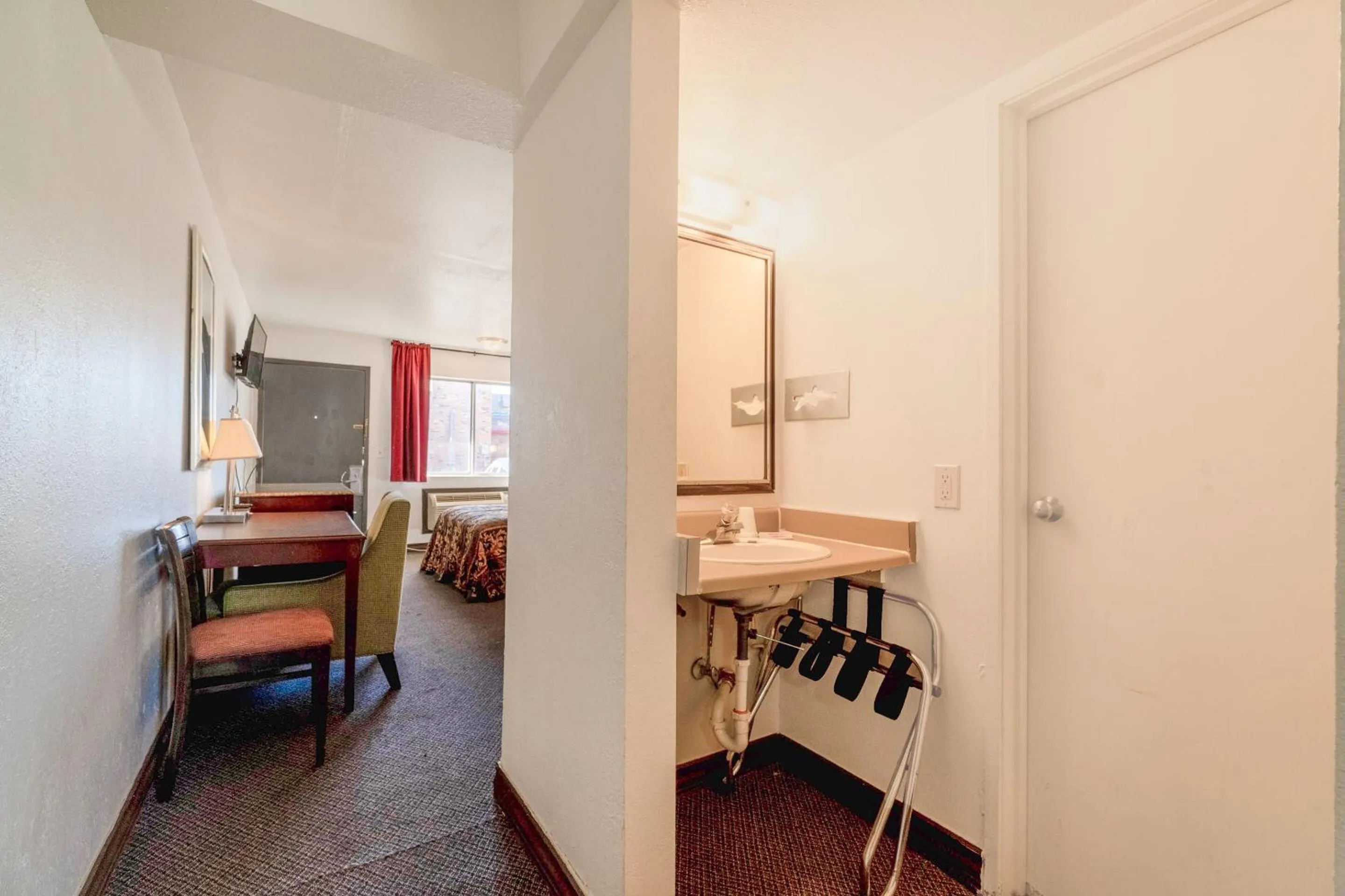 Bedroom in Castle Inn & Suites By OYO Chickasha