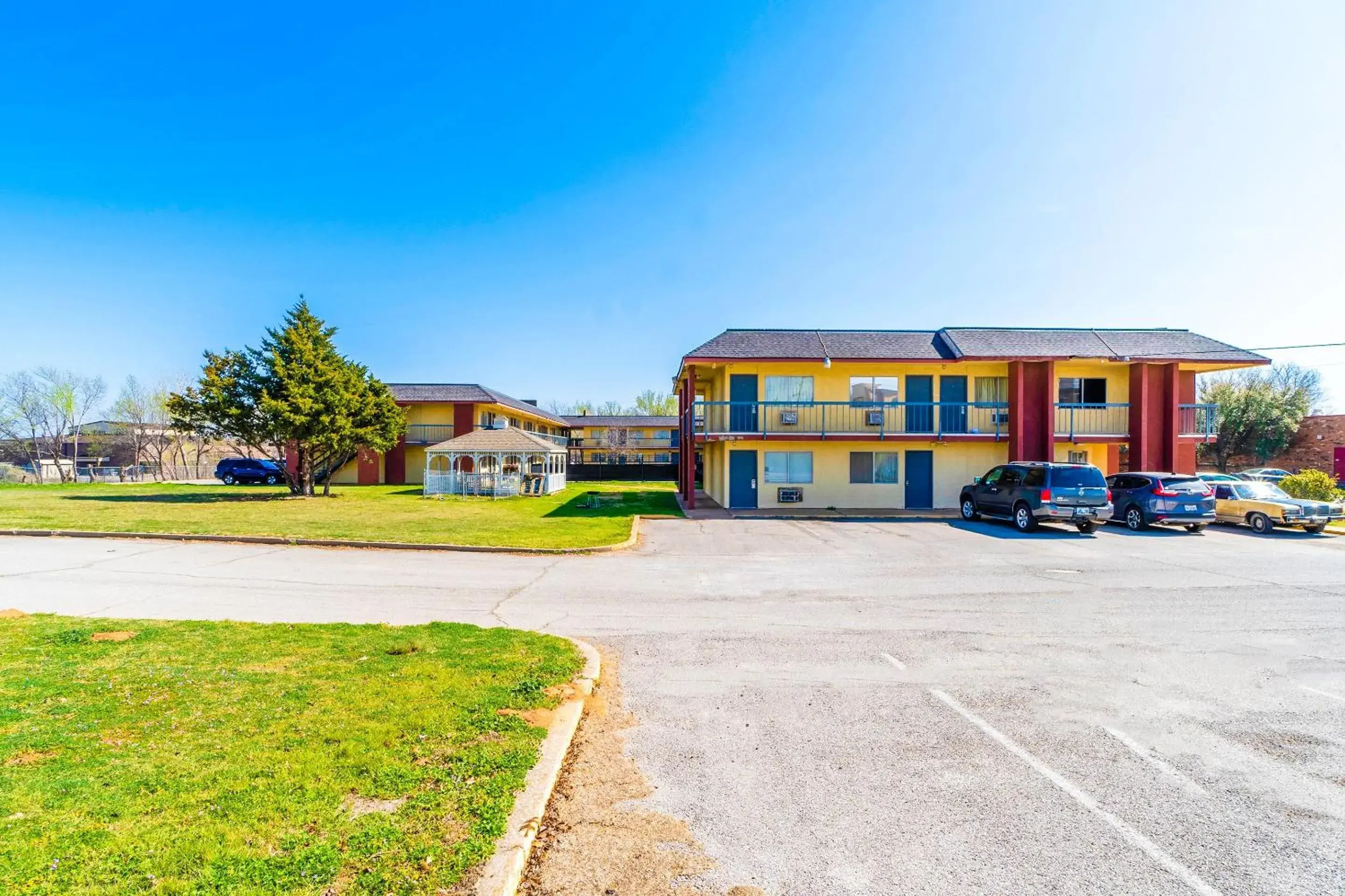 Facade/entrance in Castle Inn & Suites By OYO Chickasha Facade/entrance in Castle Inn & Suites By OYO Chickasha