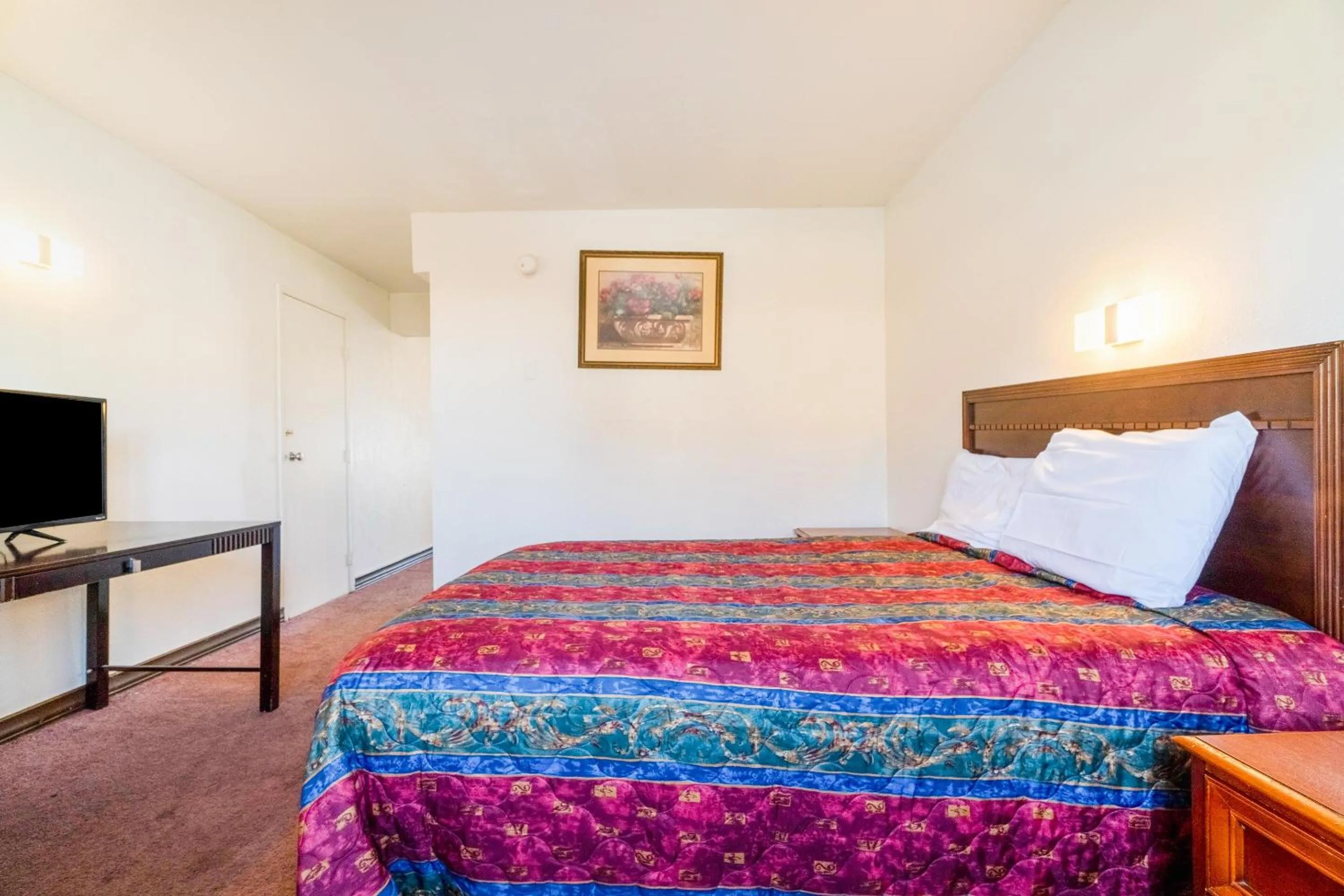 Bedroom, Bed in Castle Inn & Suites By OYO Chickasha