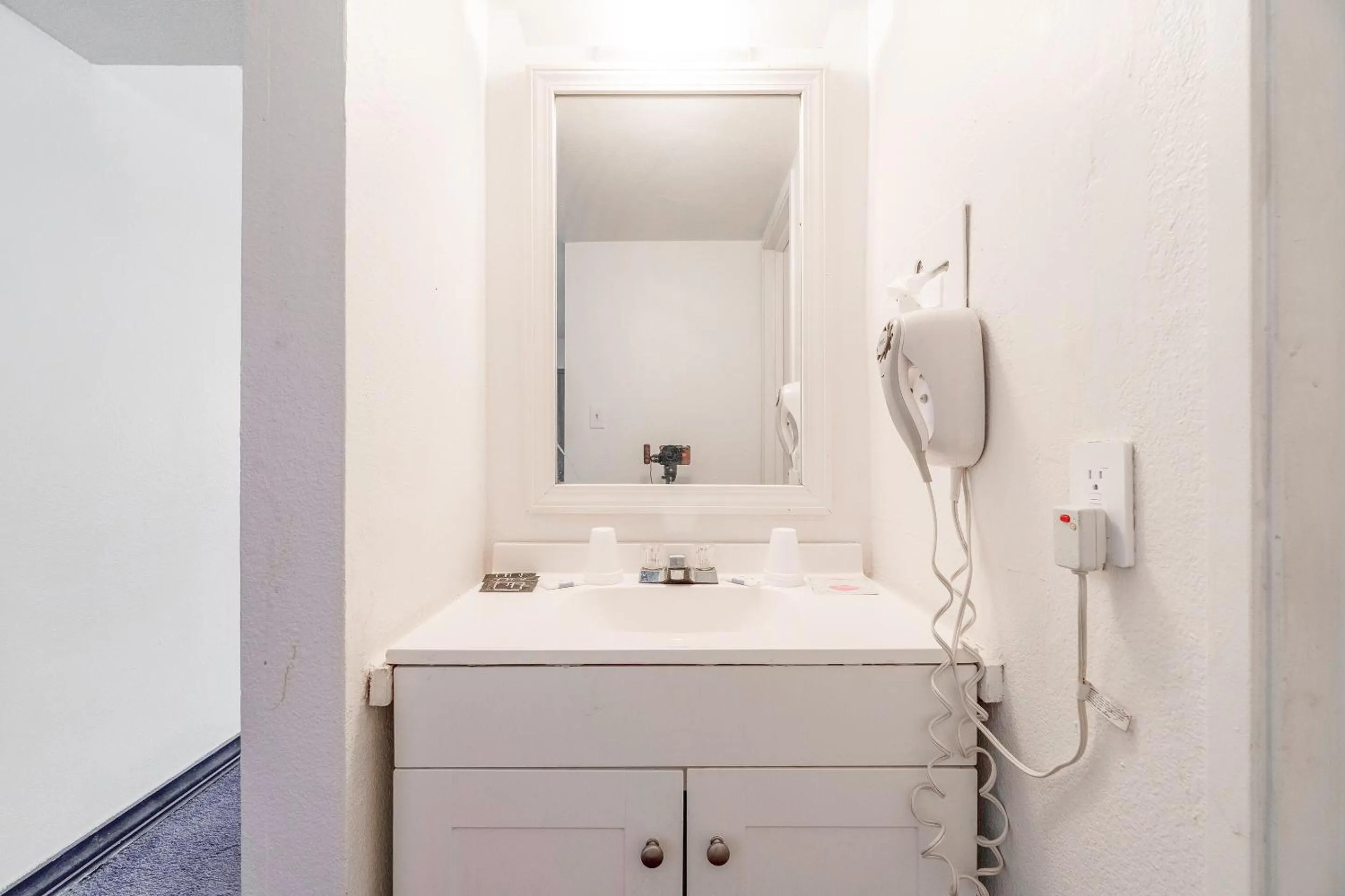 Bathroom in Castle Inn & Suites By OYO Chickasha