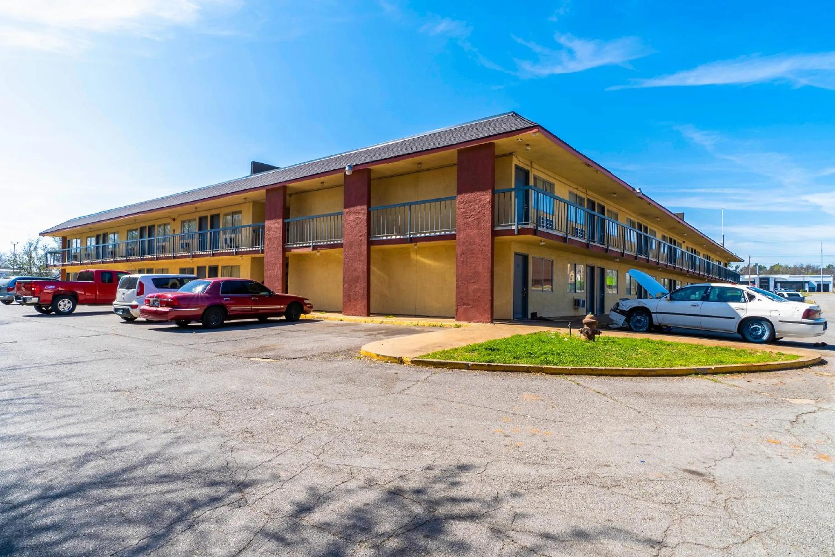 Facade/entrance in Castle Inn & Suites By OYO Chickasha
