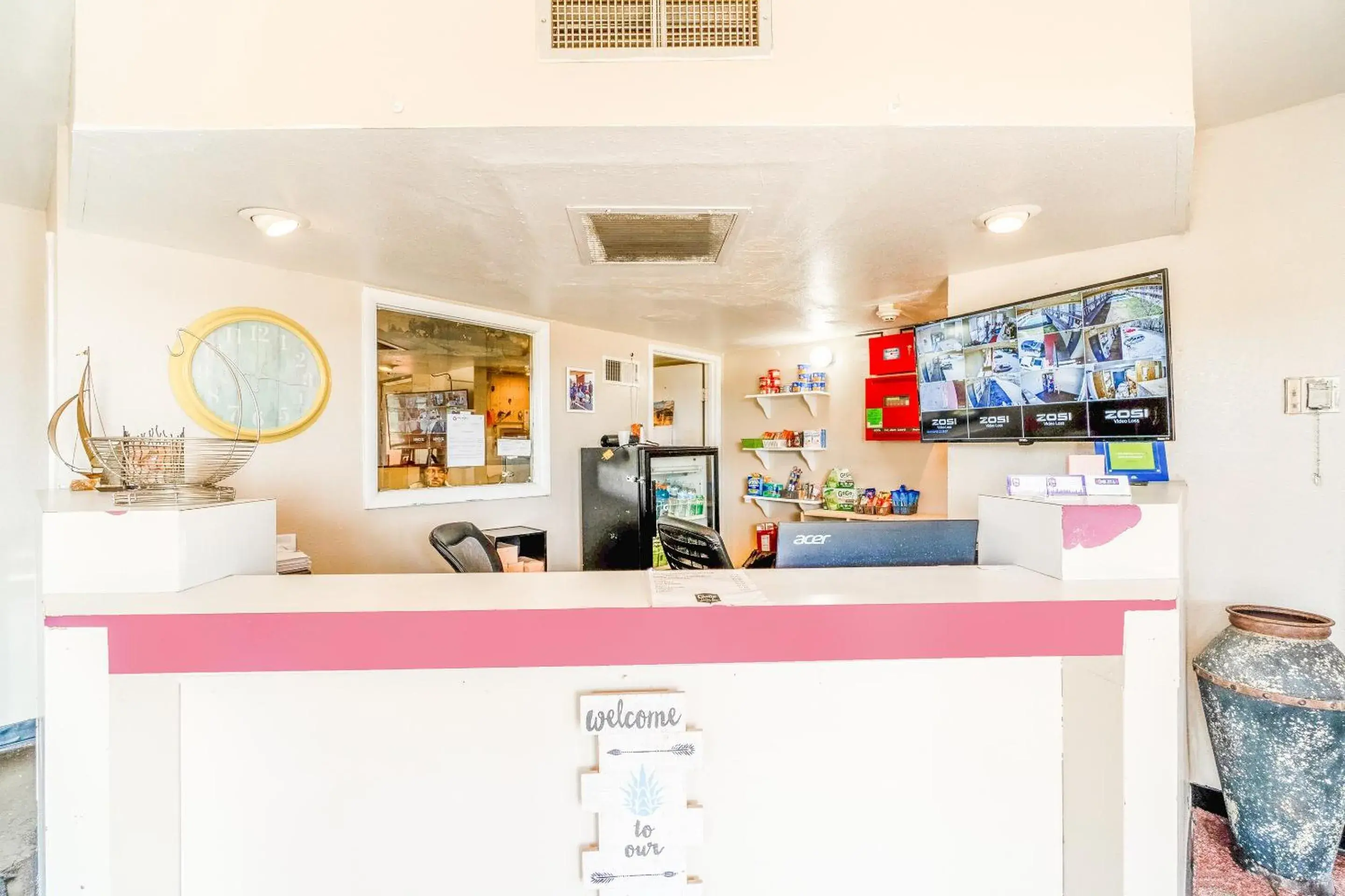 Lobby or reception in Castle Inn & Suites By OYO Chickasha Lobby or reception in Castle Inn & Suites By OYO Chickasha