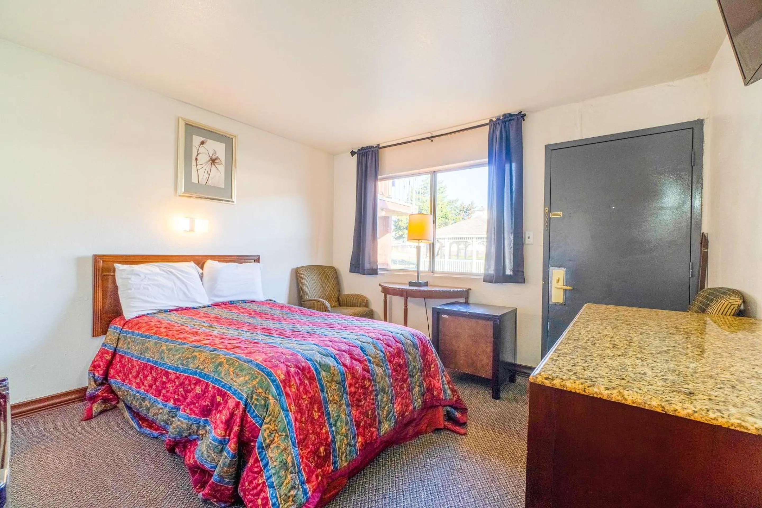 Bedroom, Bed in Castle Inn & Suites By OYO Chickasha