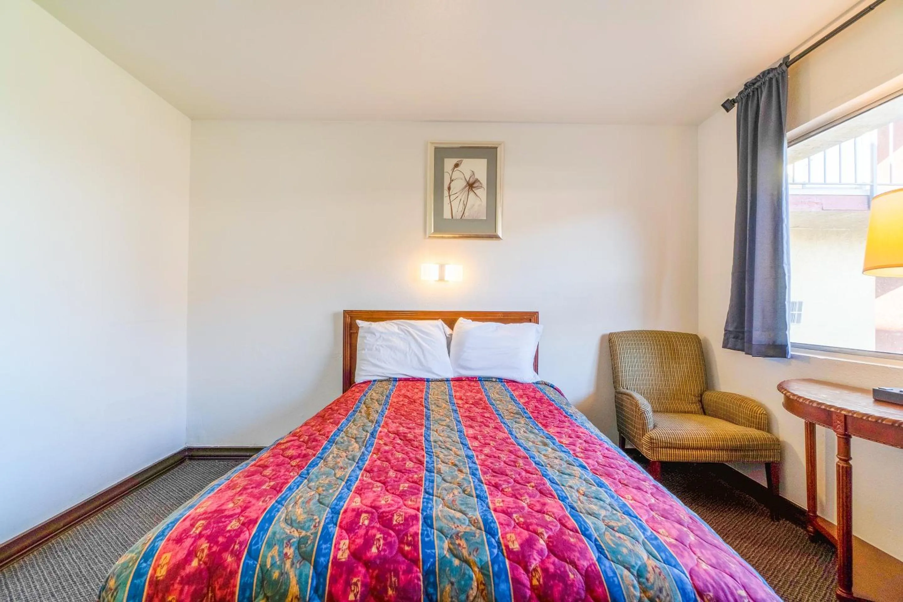 Bedroom, Bed in Castle Inn & Suites By OYO Chickasha