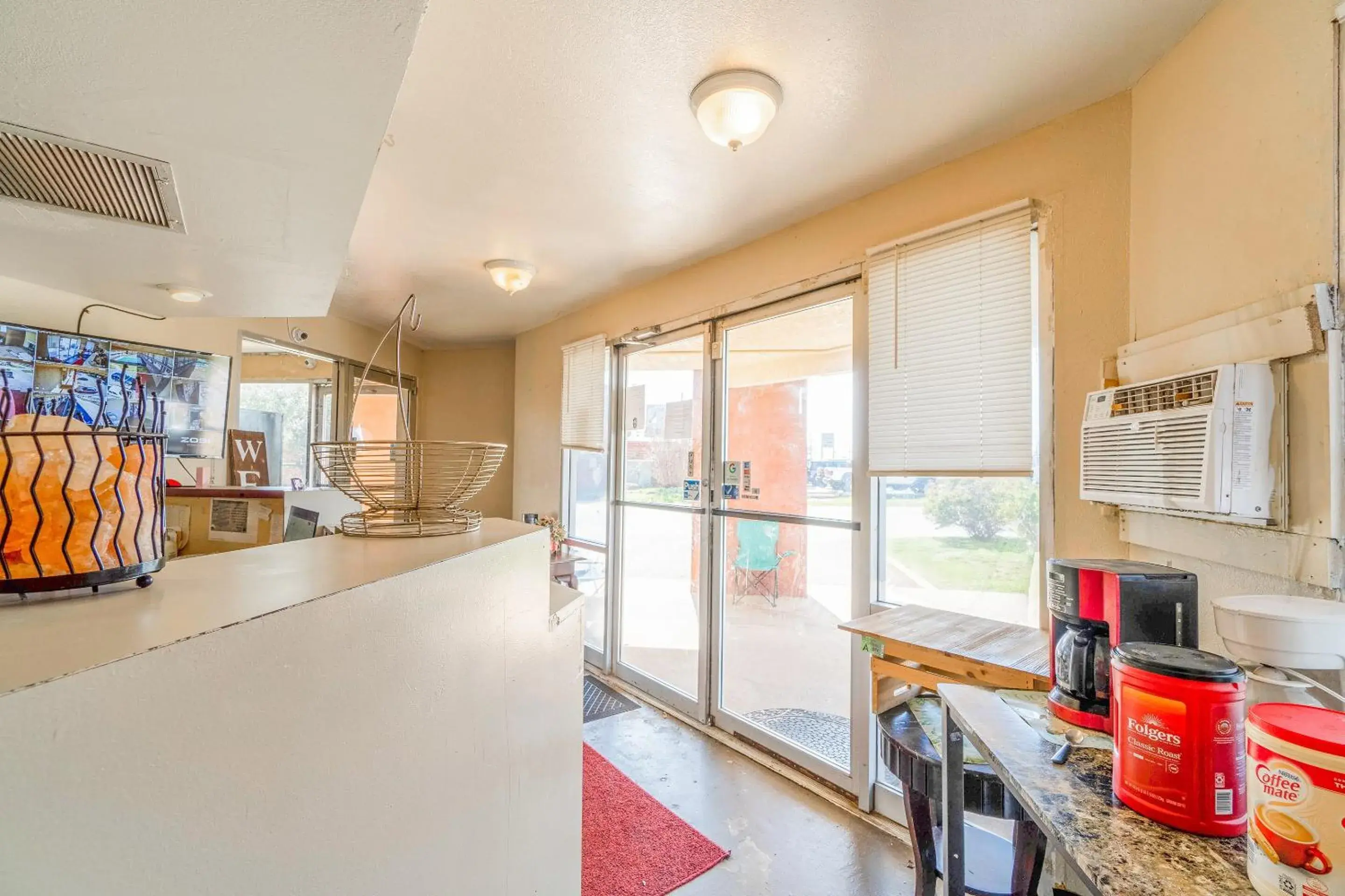 Lobby or reception in Castle Inn & Suites By OYO Chickasha Lobby or reception in Castle Inn & Suites By OYO Chickasha