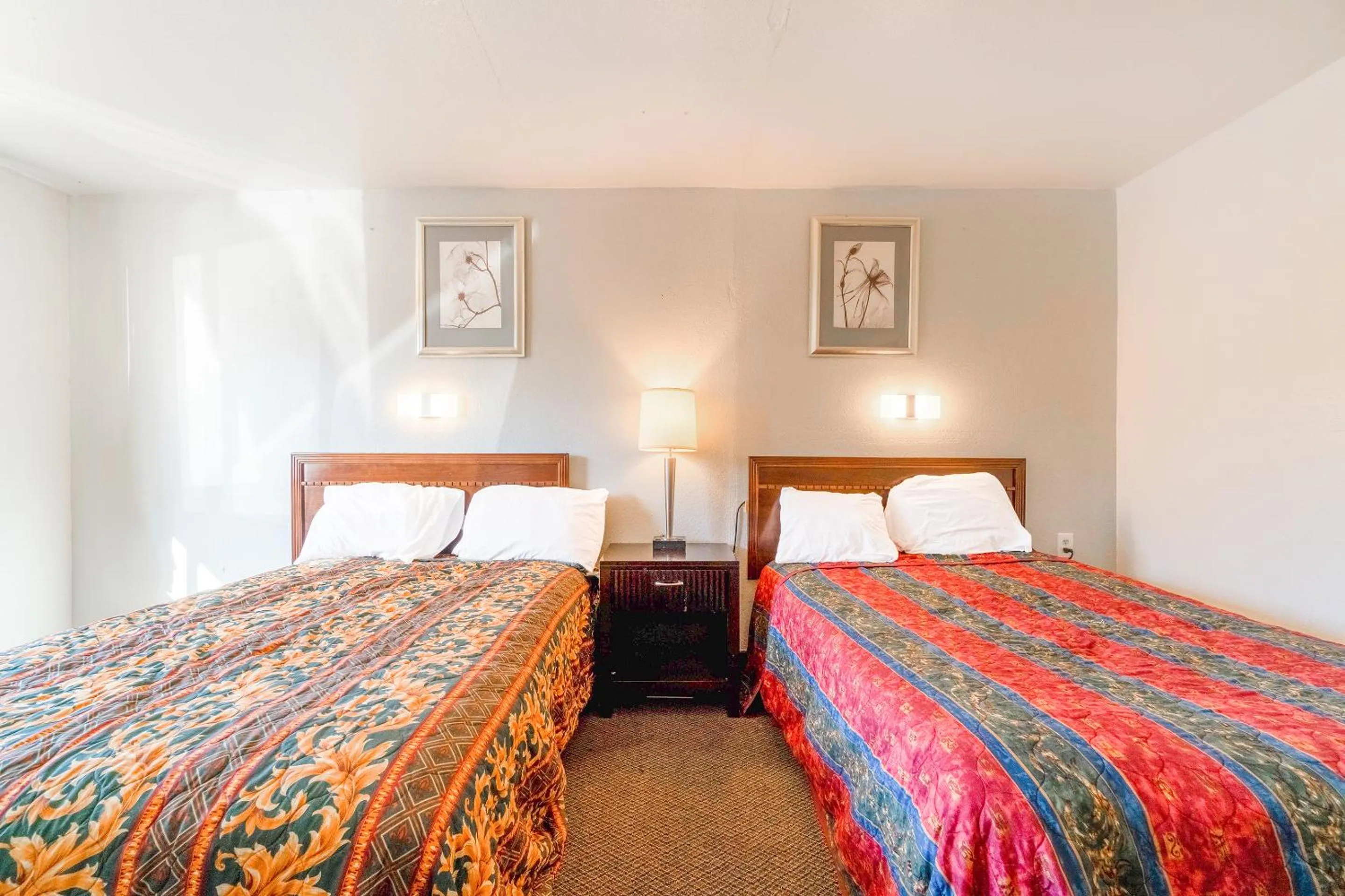 2 Full Bed in Castle Inn & Suites By OYO Chickasha