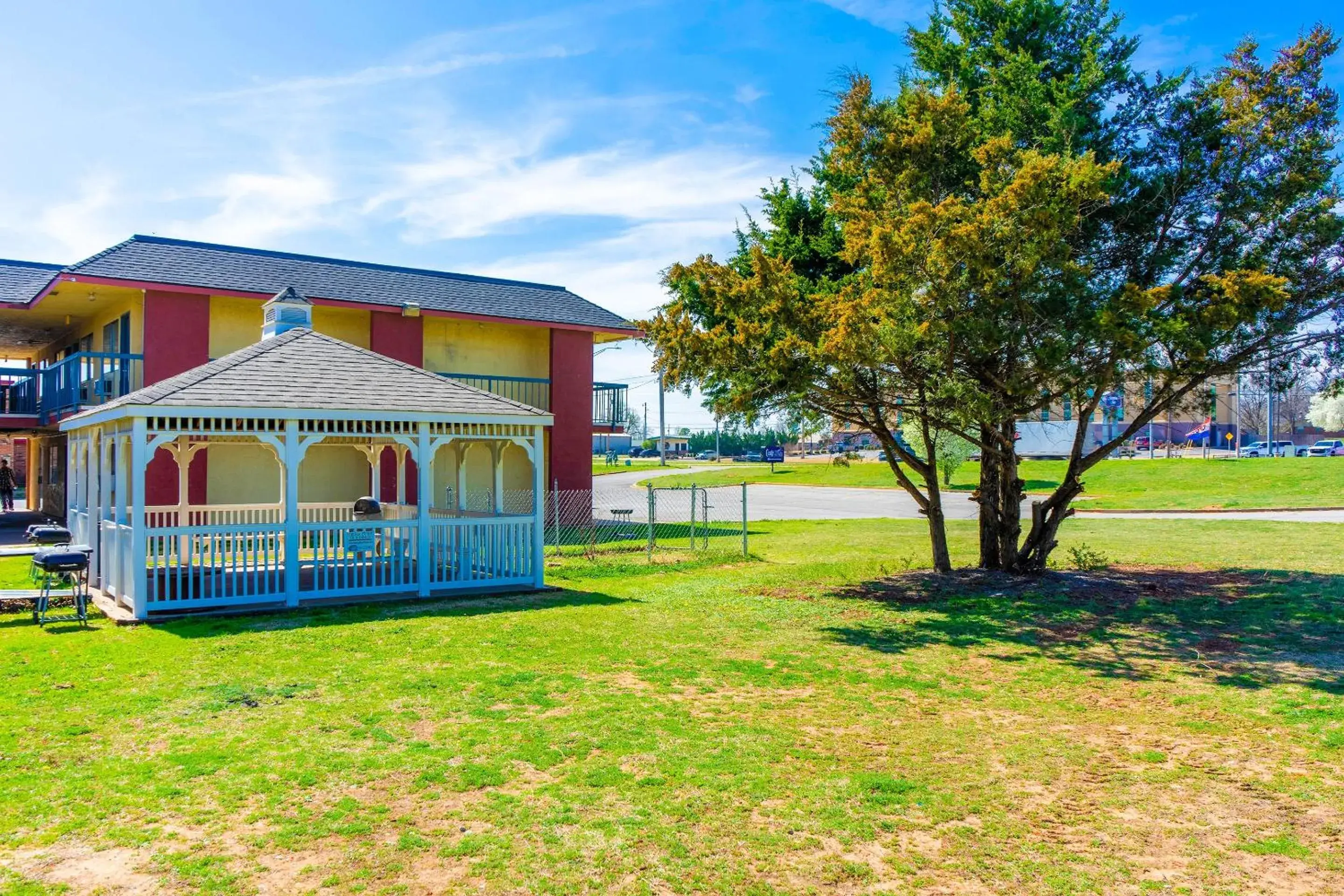 Facade/entrance in Castle Inn & Suites By OYO Chickasha Facade/entrance in Castle Inn & Suites By OYO Chickasha