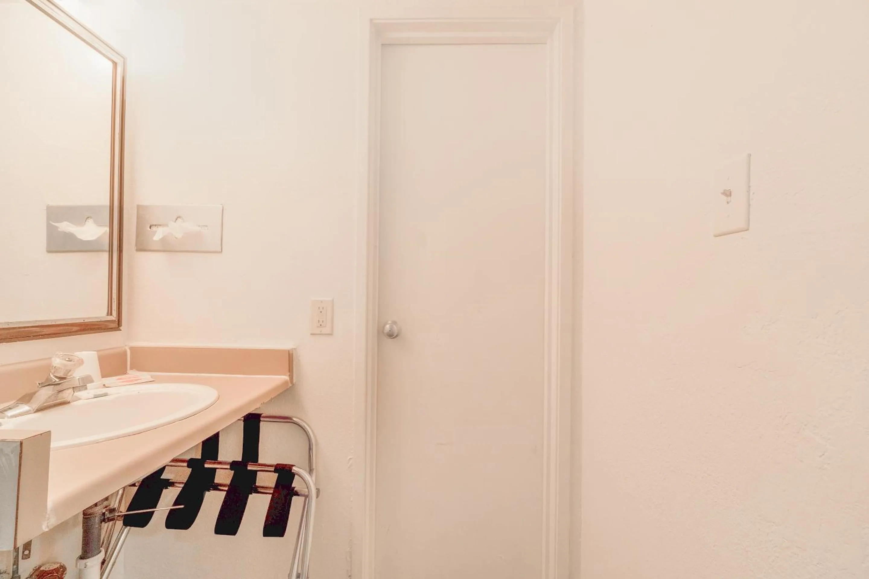 Bedroom in Castle Inn & Suites By OYO Chickasha