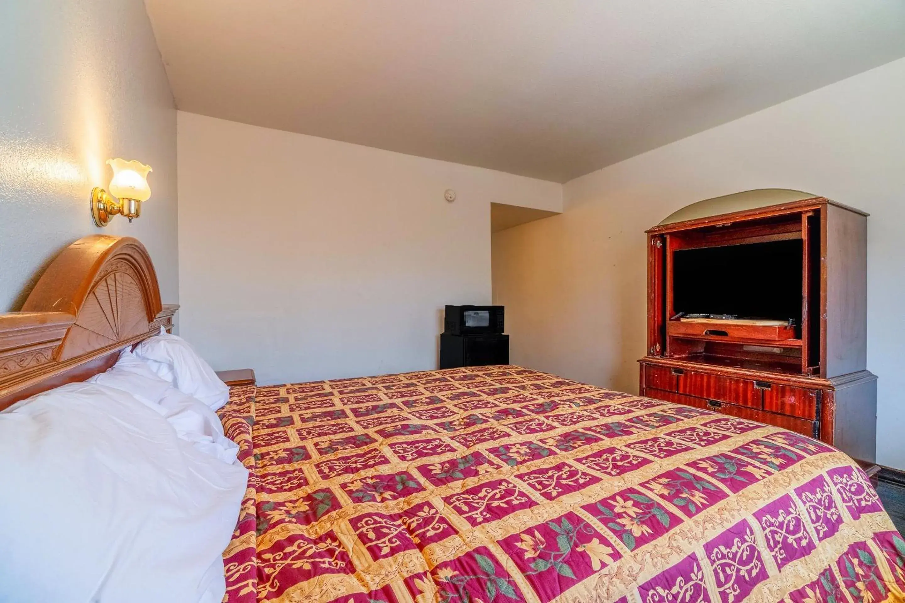 Bedroom, Bed in Castle Inn & Suites By OYO Chickasha Bedroom, Bed in Castle Inn & Suites By OYO Chickasha