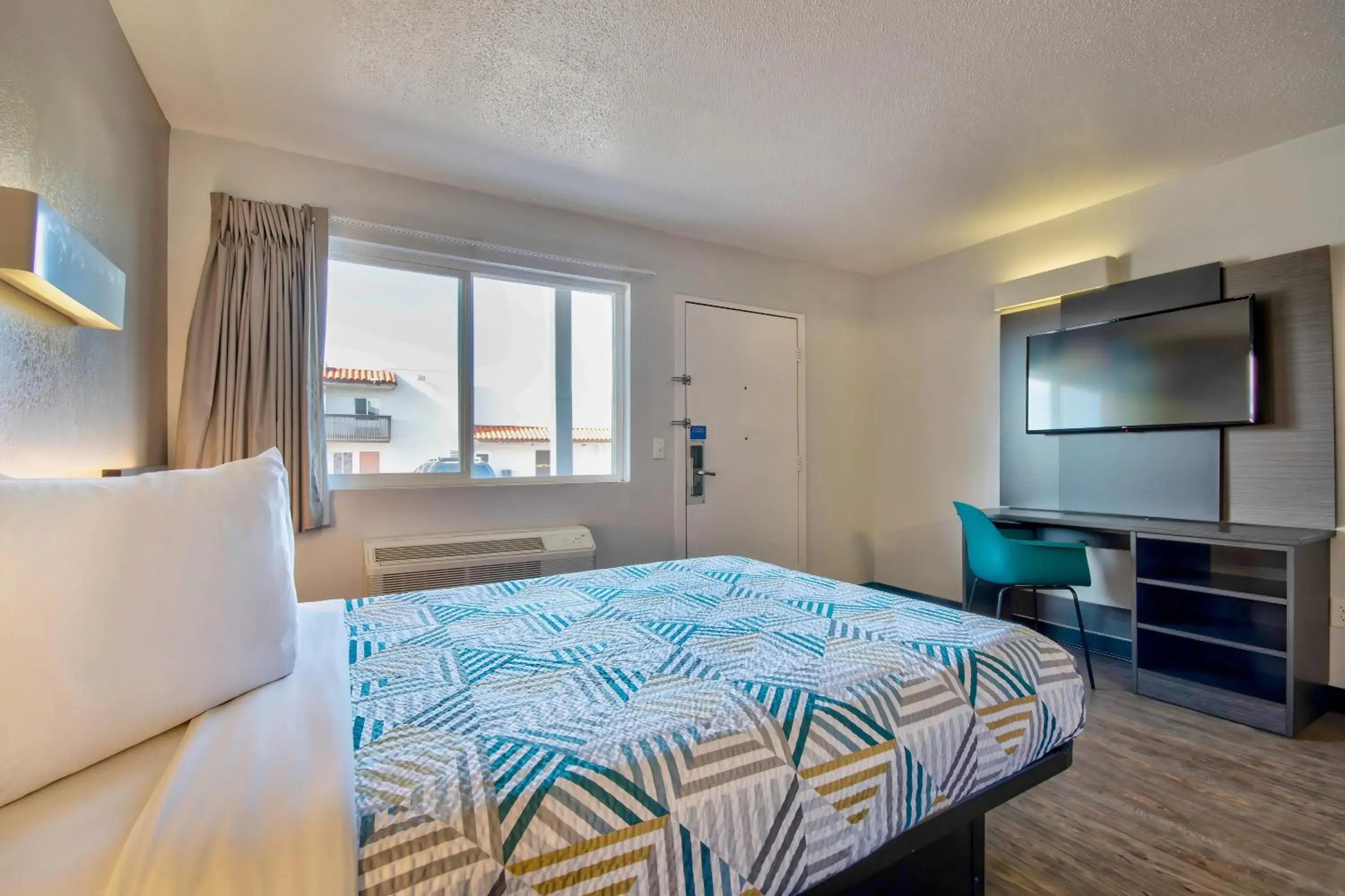 Quadruple Room - Non-Smoking in Motel 6 Santa Fe Quadruple Room - Non-Smoking in Motel 6 Santa Fe