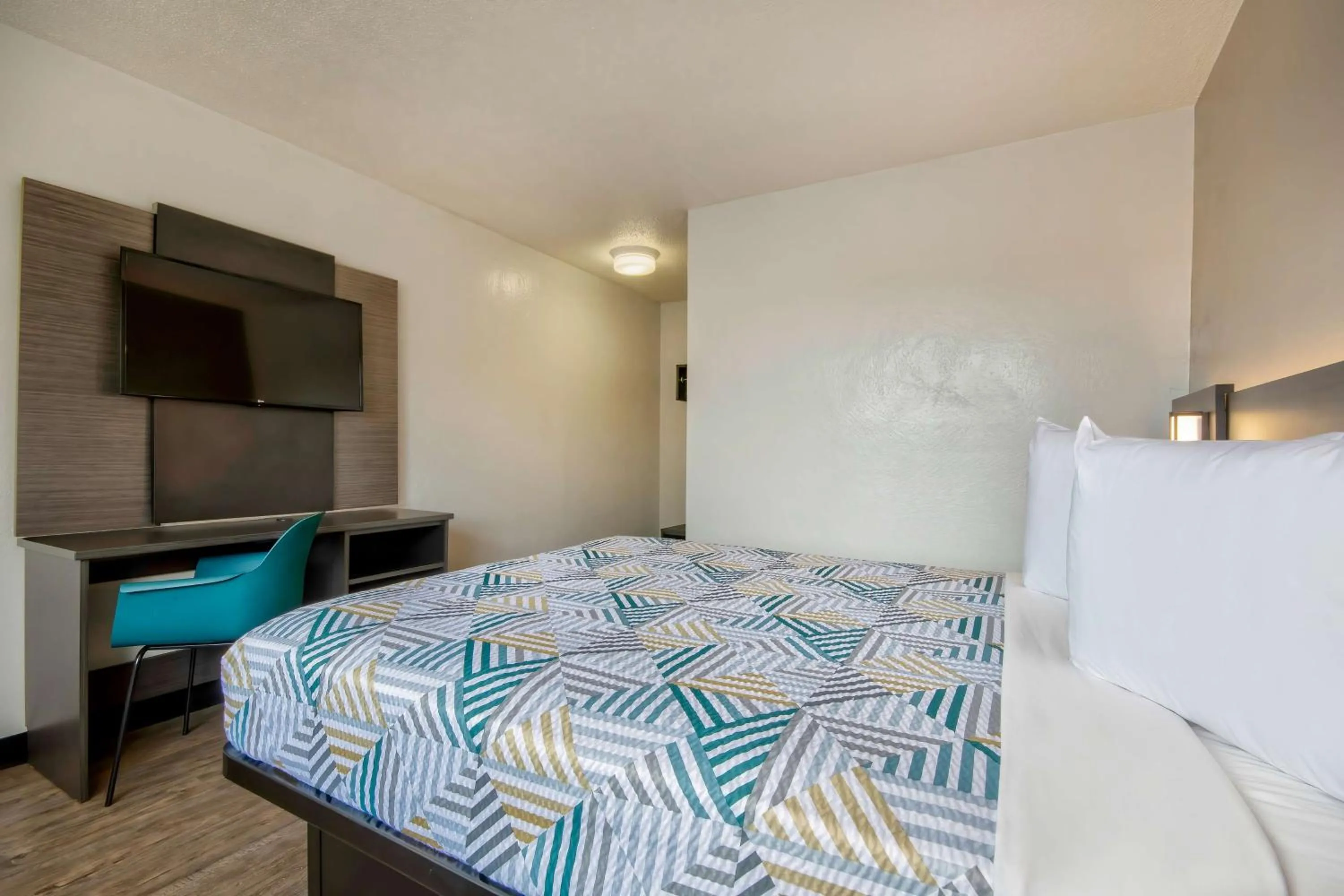 Bedroom, Bed in Motel 6 Santa Fe