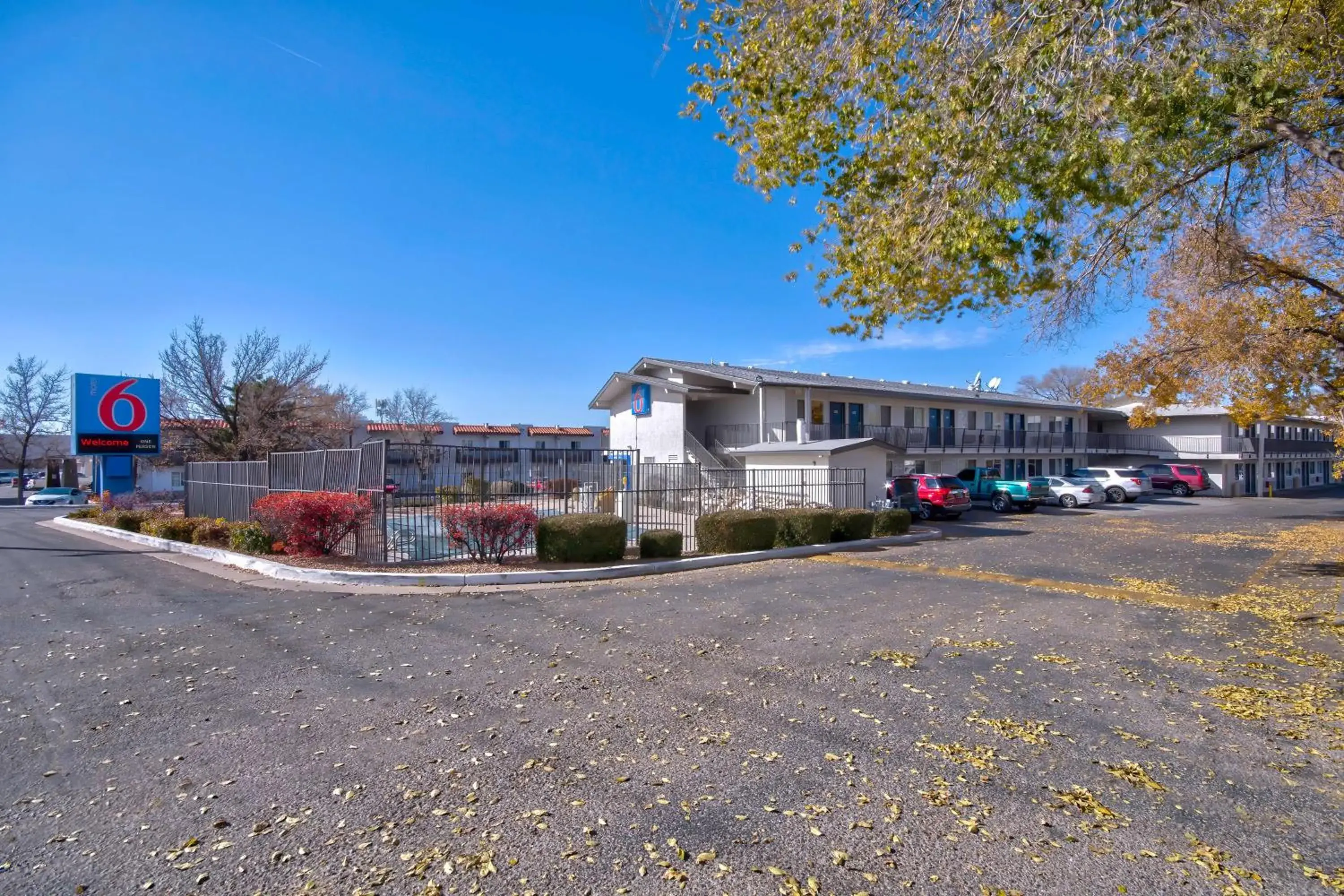 Property building in Motel 6 Santa Fe Property building in Motel 6 Santa Fe