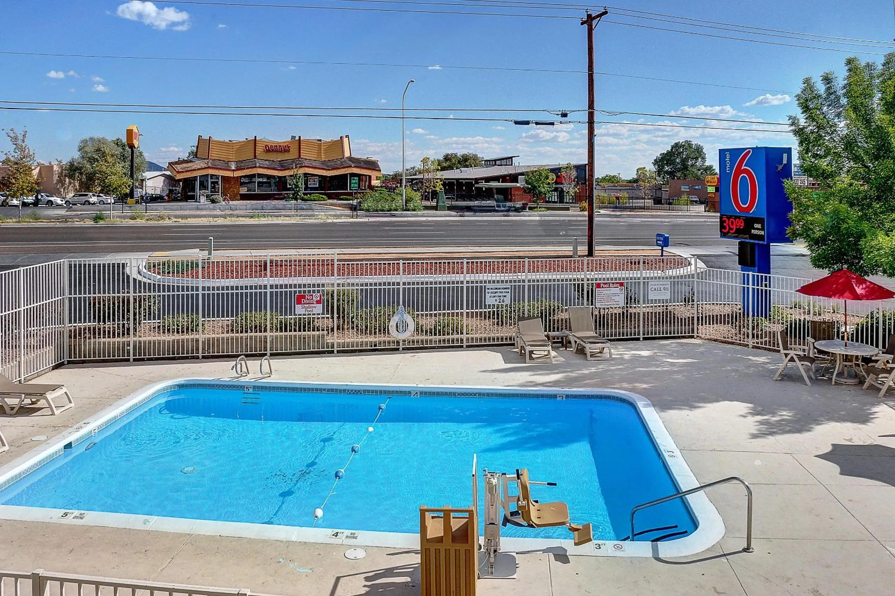 Swimming pool in Motel 6 Santa Fe