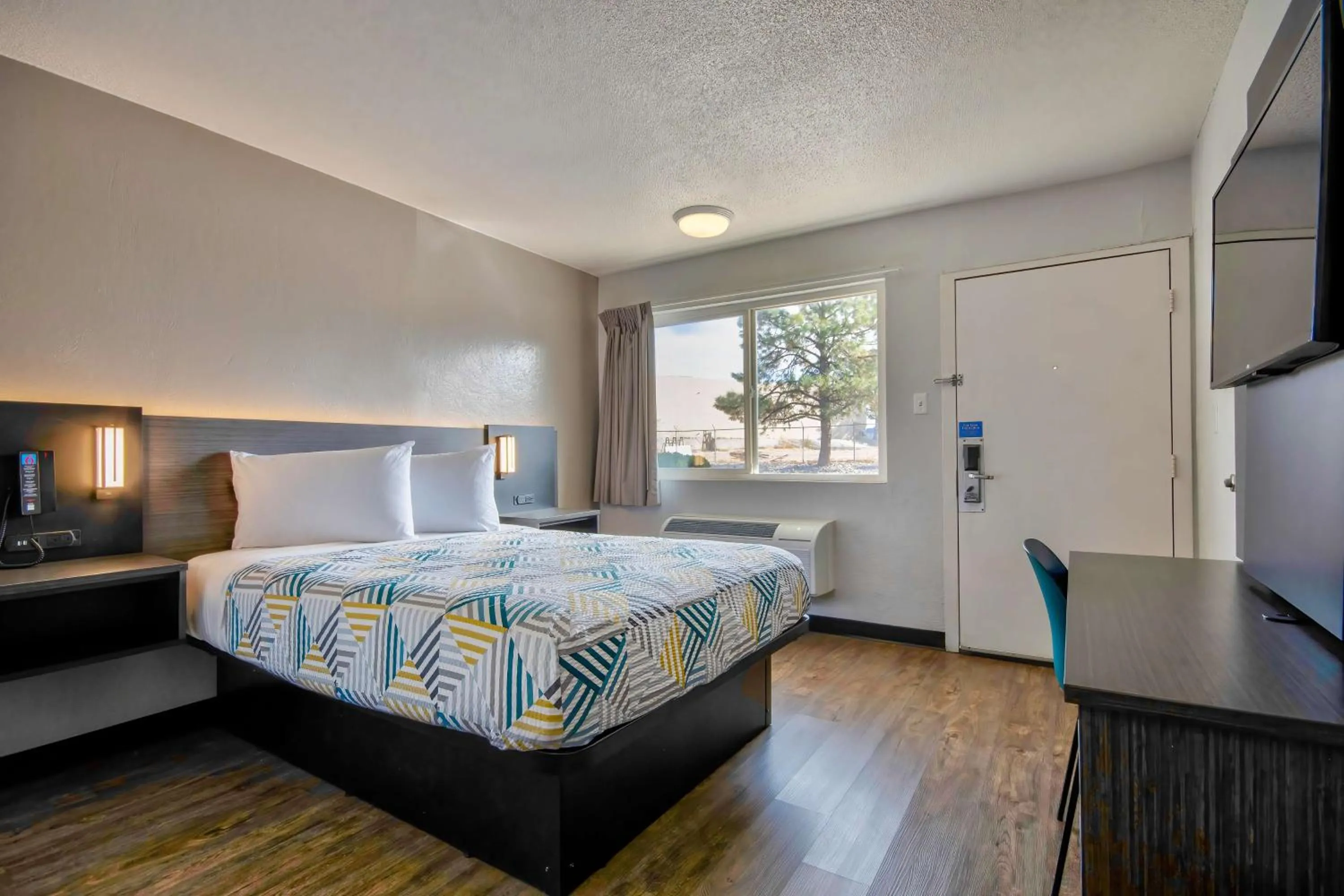 Bedroom, Bed in Motel 6 Santa Fe