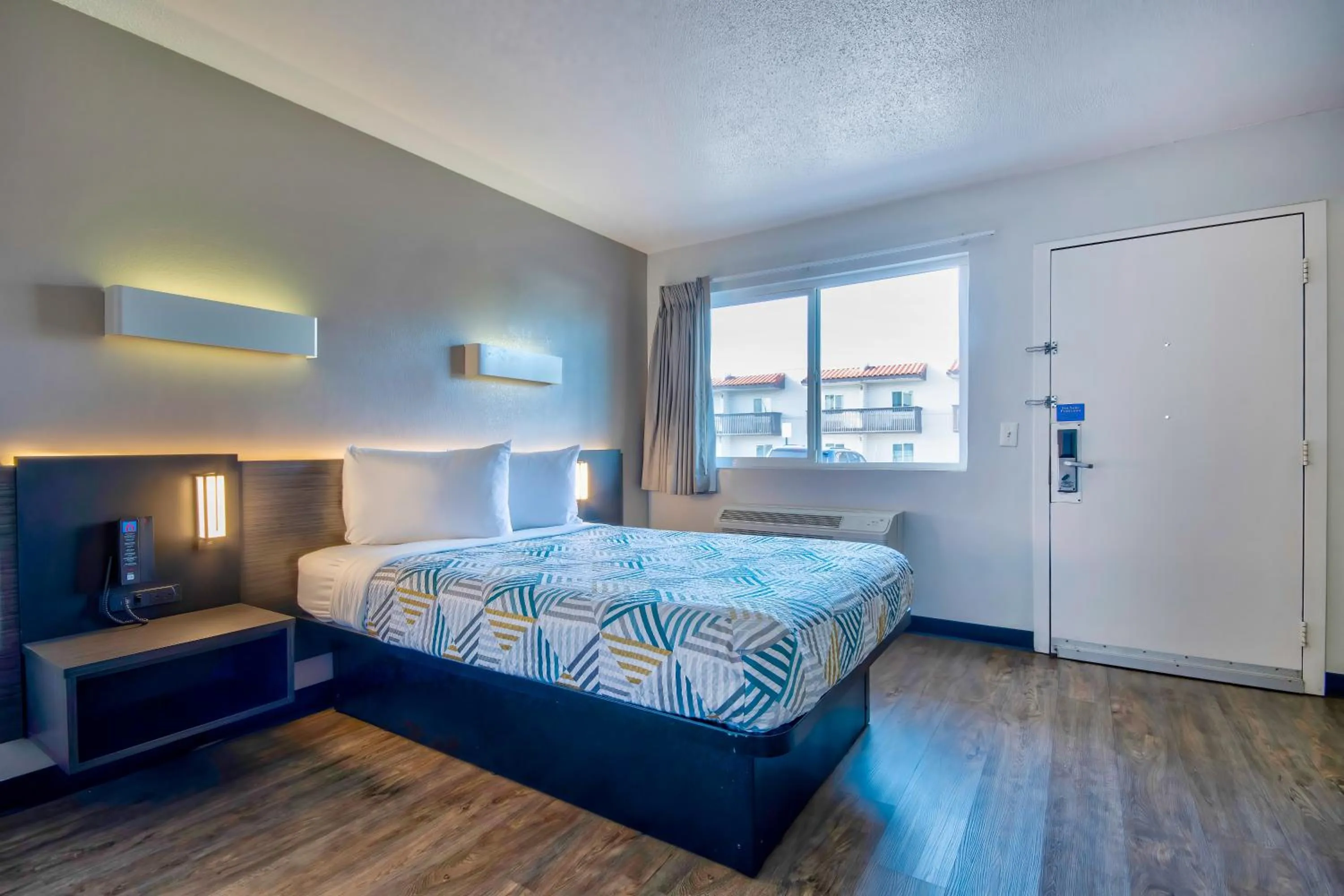 Bedroom, Bed in Motel 6 Santa Fe