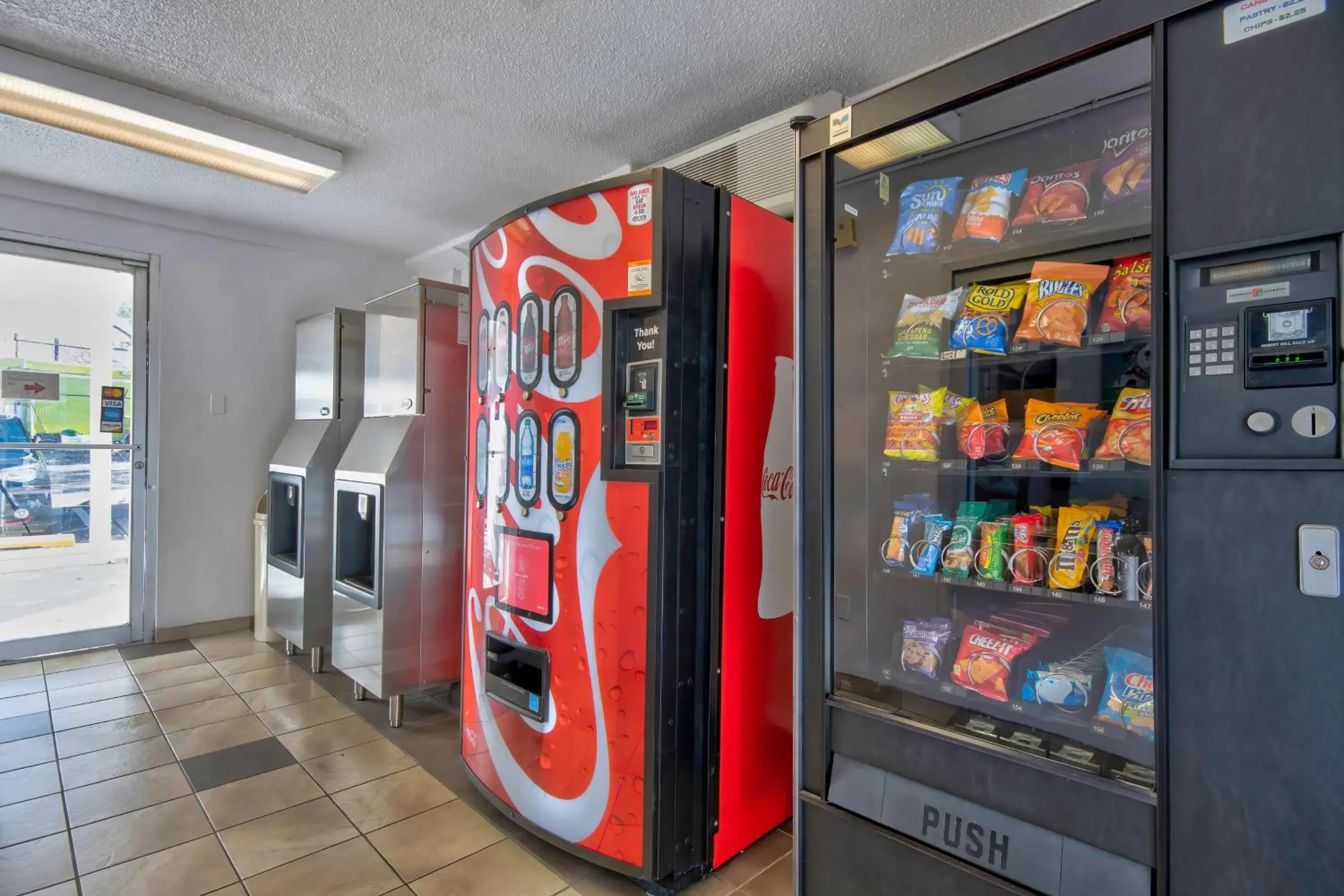 Property building in Motel 6 Santa Fe Property building in Motel 6 Santa Fe