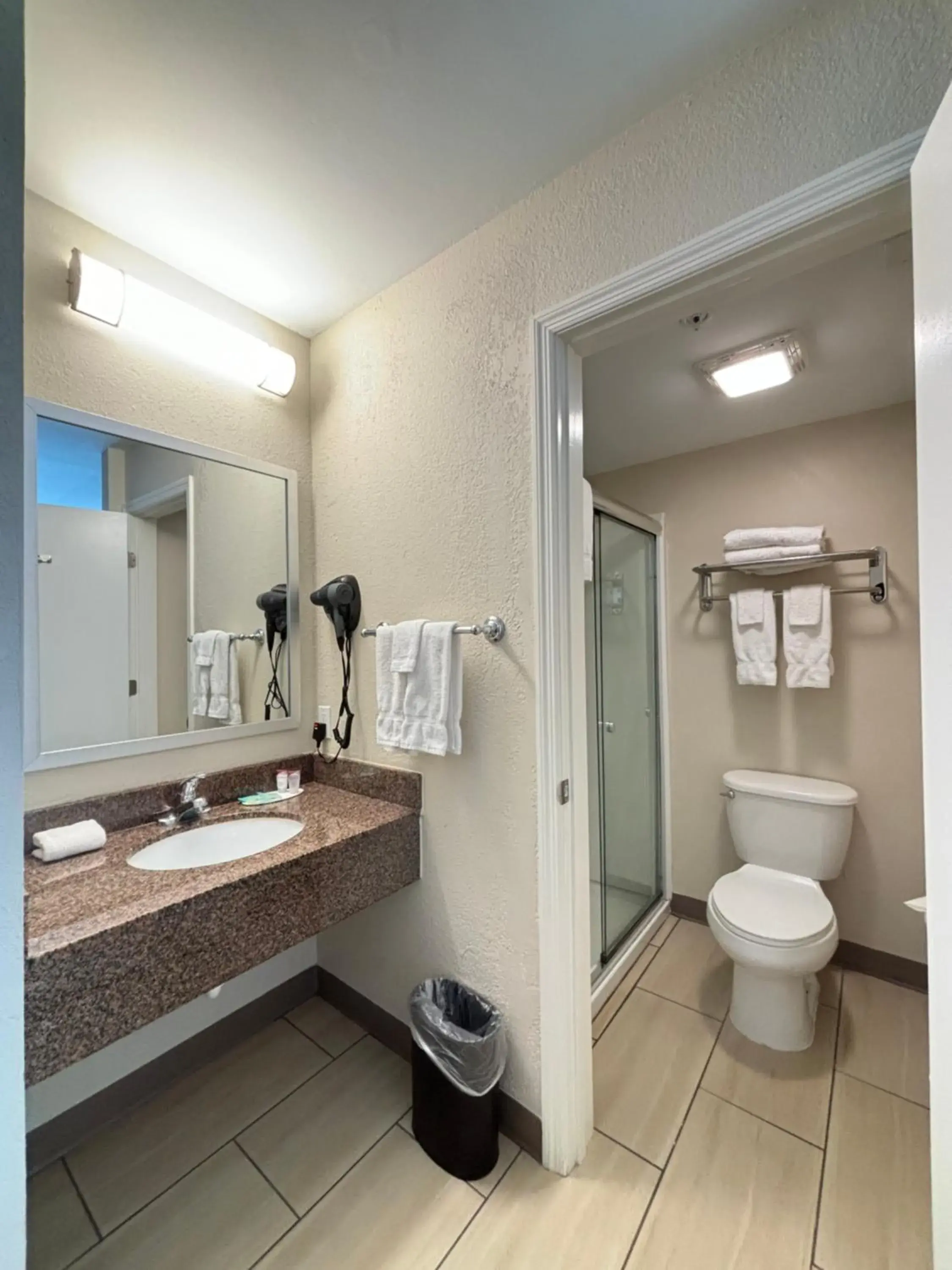 Queen Room - Non-Smoking in Baymont by Wyndham Lake Park Valdosta I75 Queen Room - Non-Smoking in Baymont by Wyndham Lake Park Valdosta I75