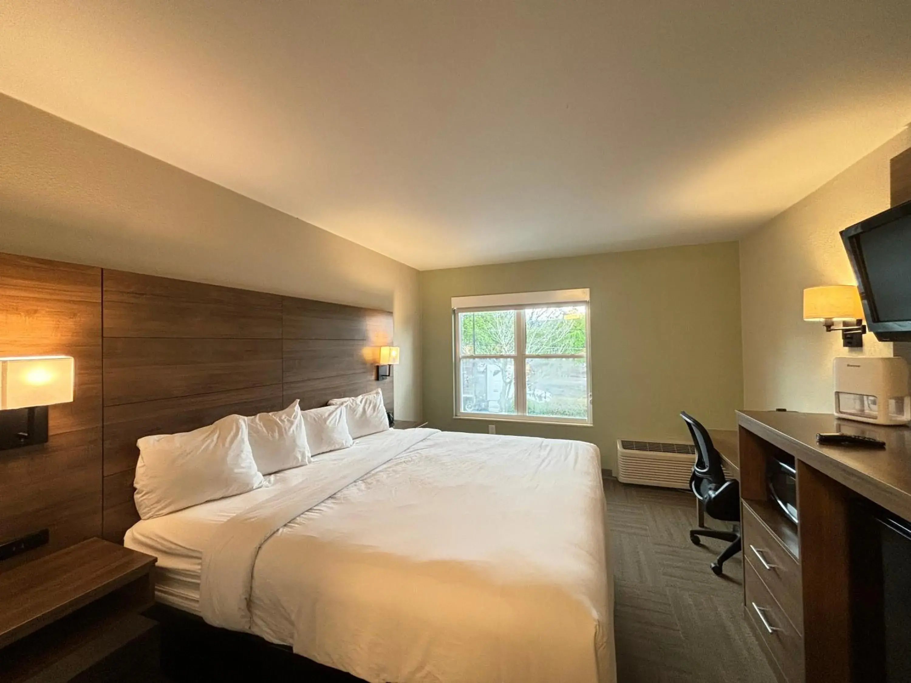 King Room - Non-Smoking in Baymont by Wyndham Lake Park Valdosta I75 King Room - Non-Smoking in Baymont by Wyndham Lake Park Valdosta I75