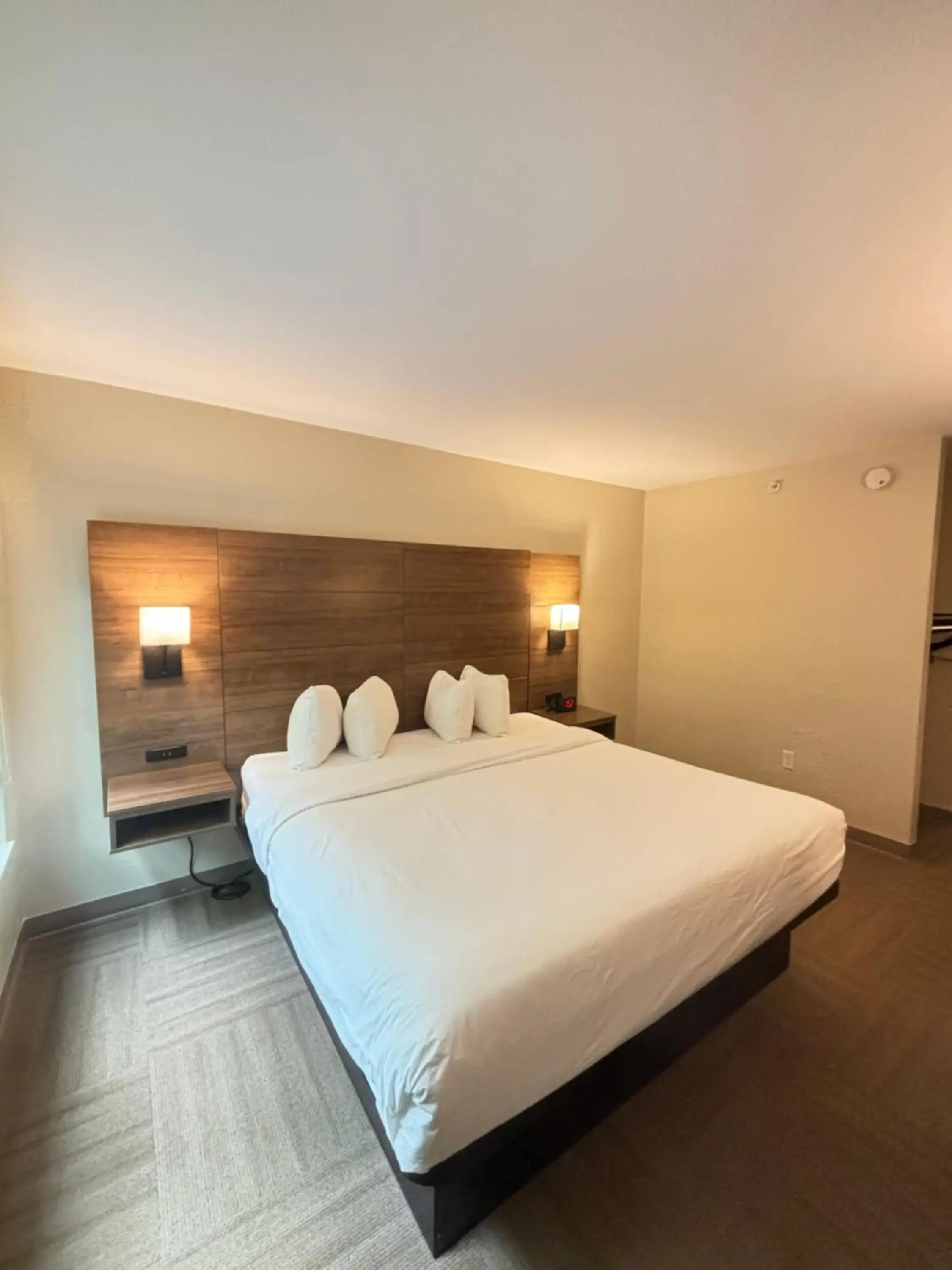 Bed in Baymont by Wyndham Lake Park Valdosta I75 Bed in Baymont by Wyndham Lake Park Valdosta I75