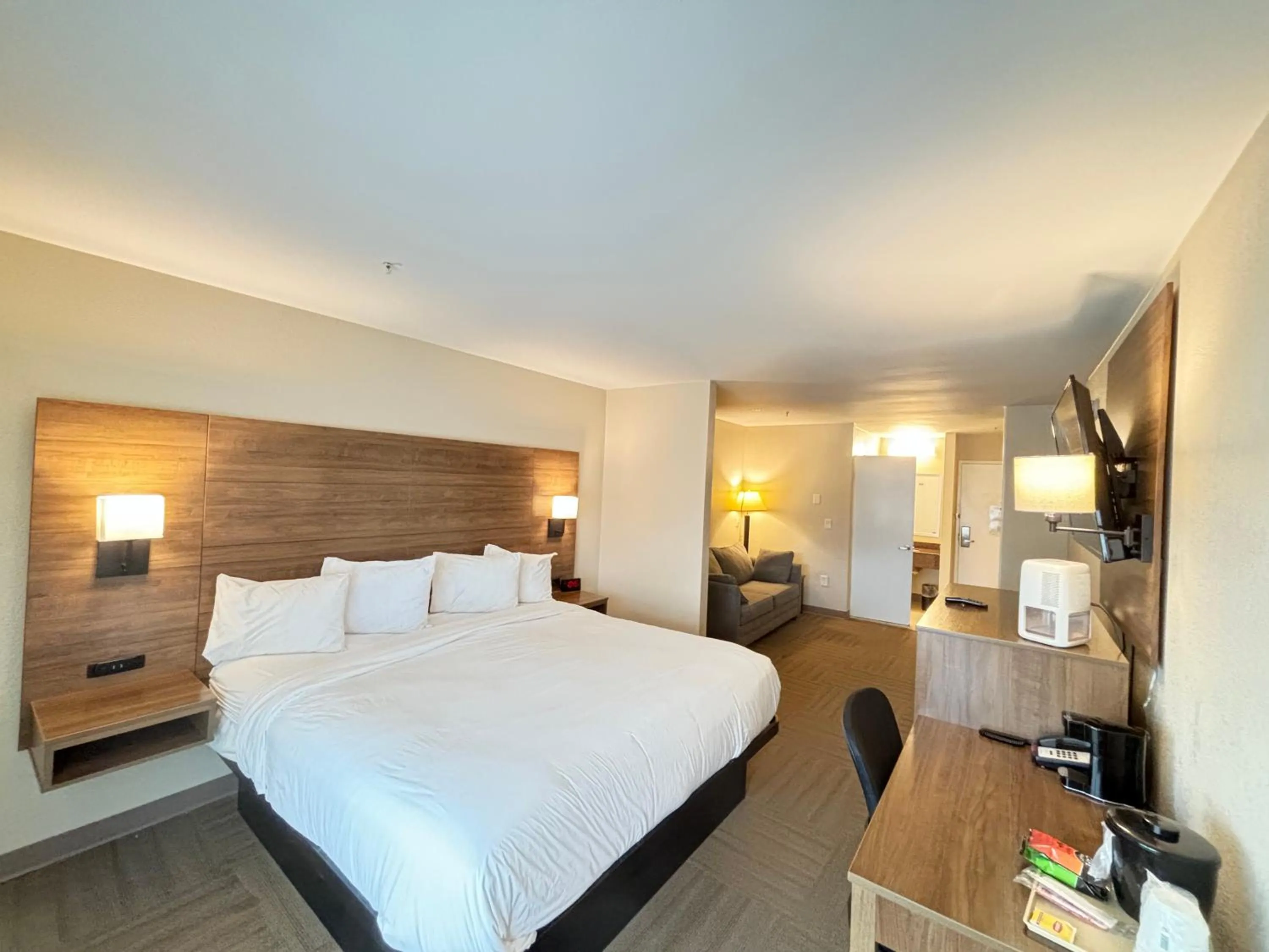 Bed in Baymont by Wyndham Lake Park Valdosta I75