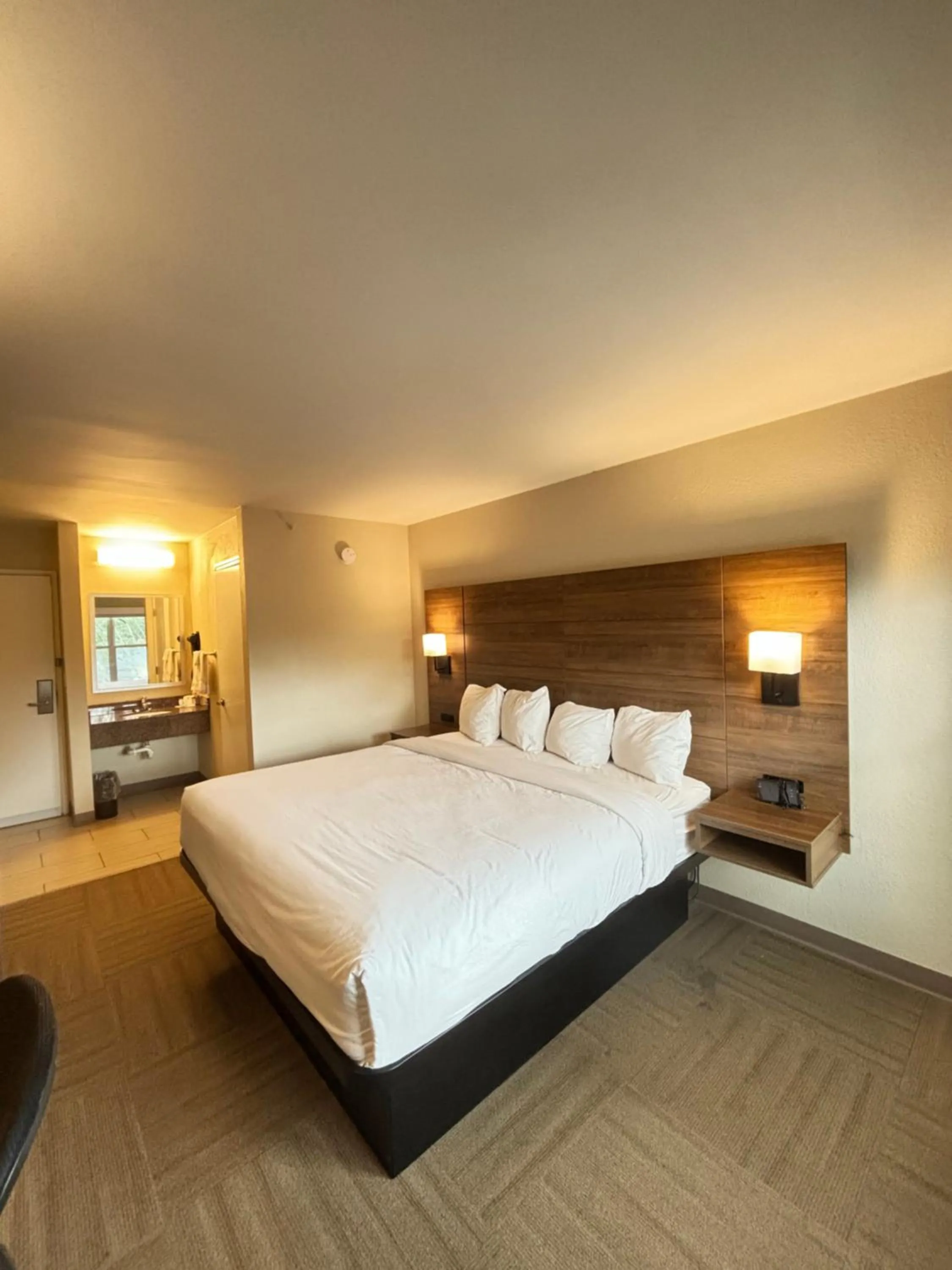 Bed in Baymont by Wyndham Lake Park Valdosta I75