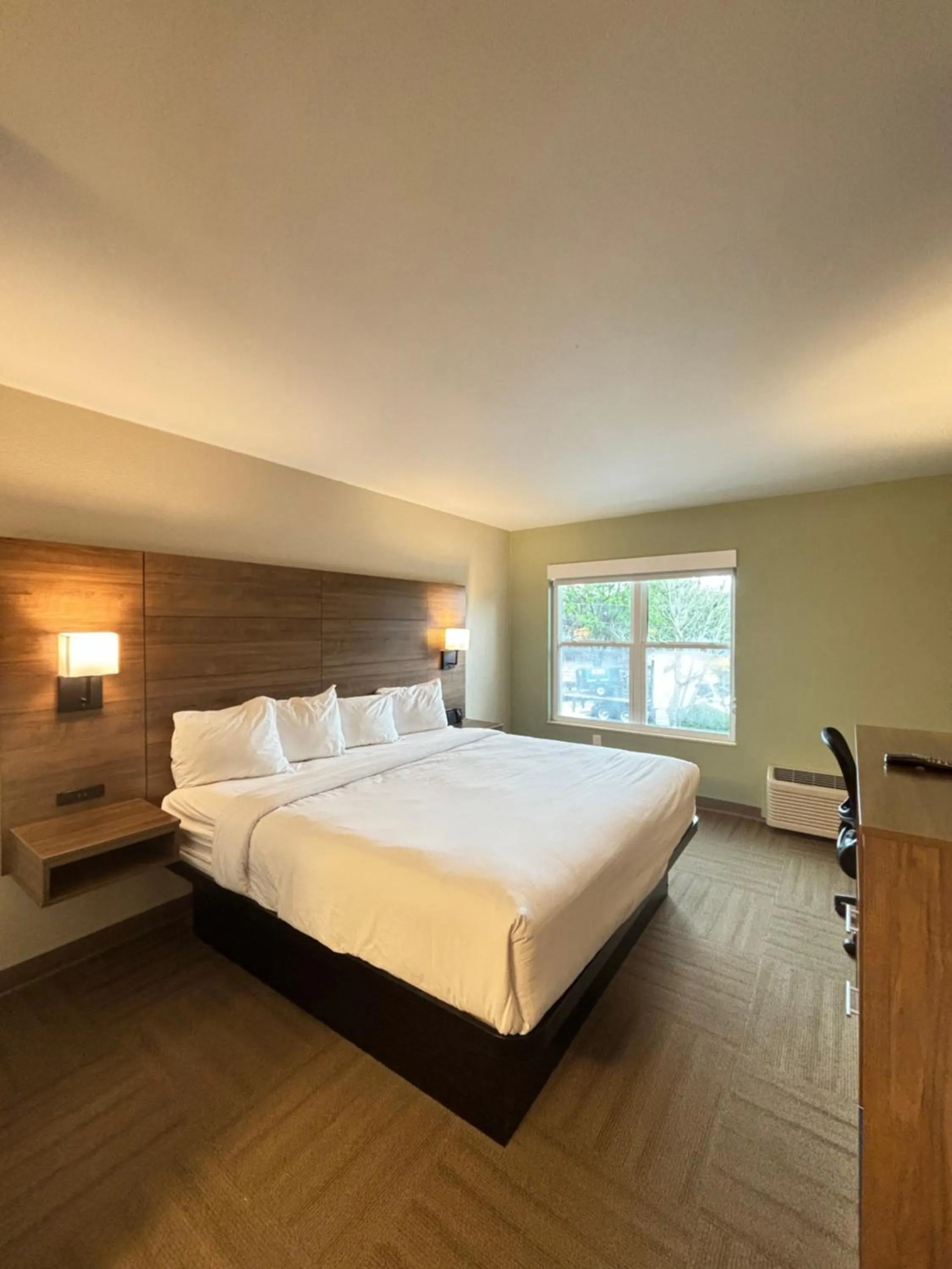 Bed in Baymont by Wyndham Lake Park Valdosta I75