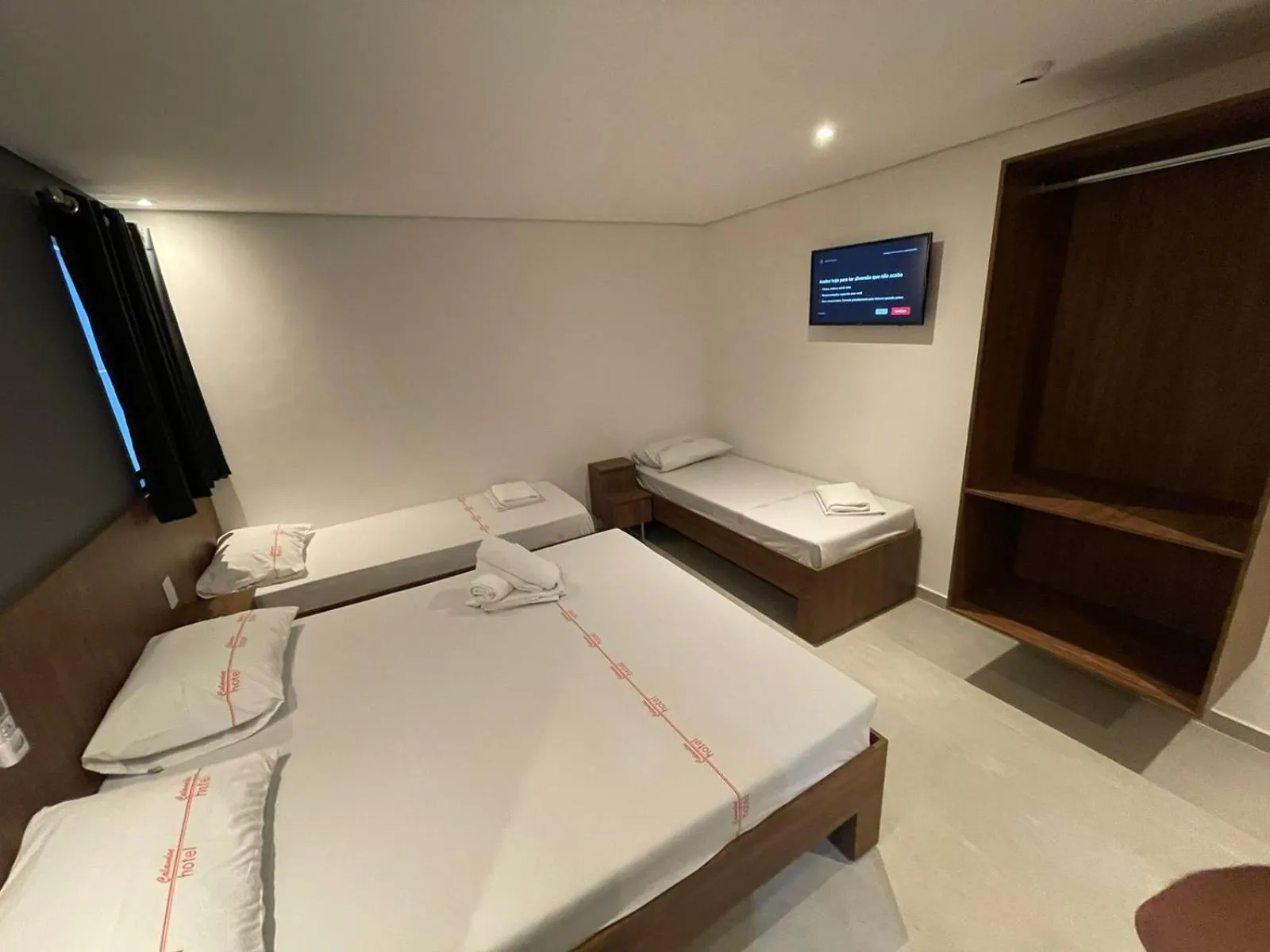 Photo of the whole room, Bed in Calandre Hotel