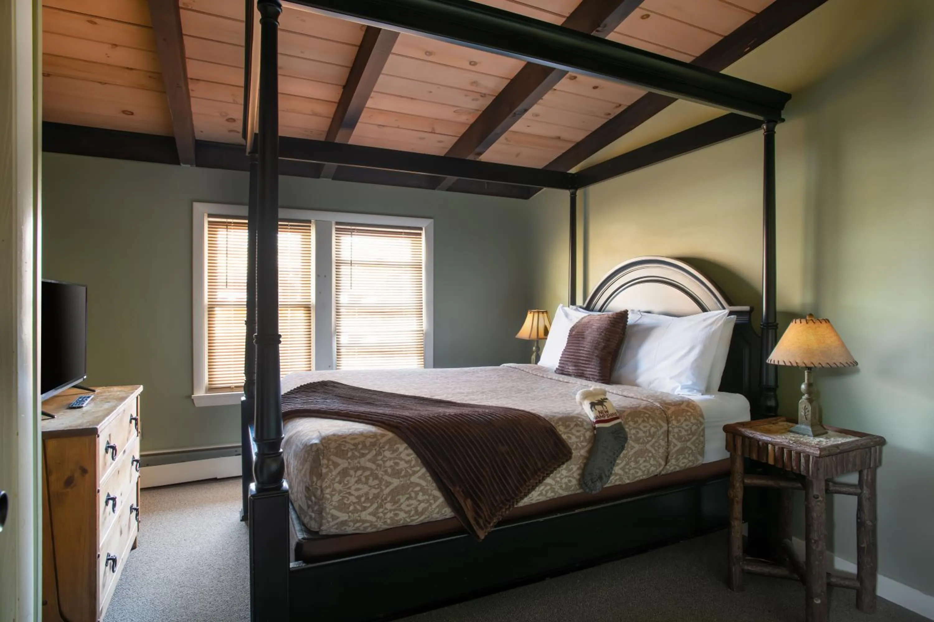 Bedroom, Bed in Whitneys Inn at Black Mountain