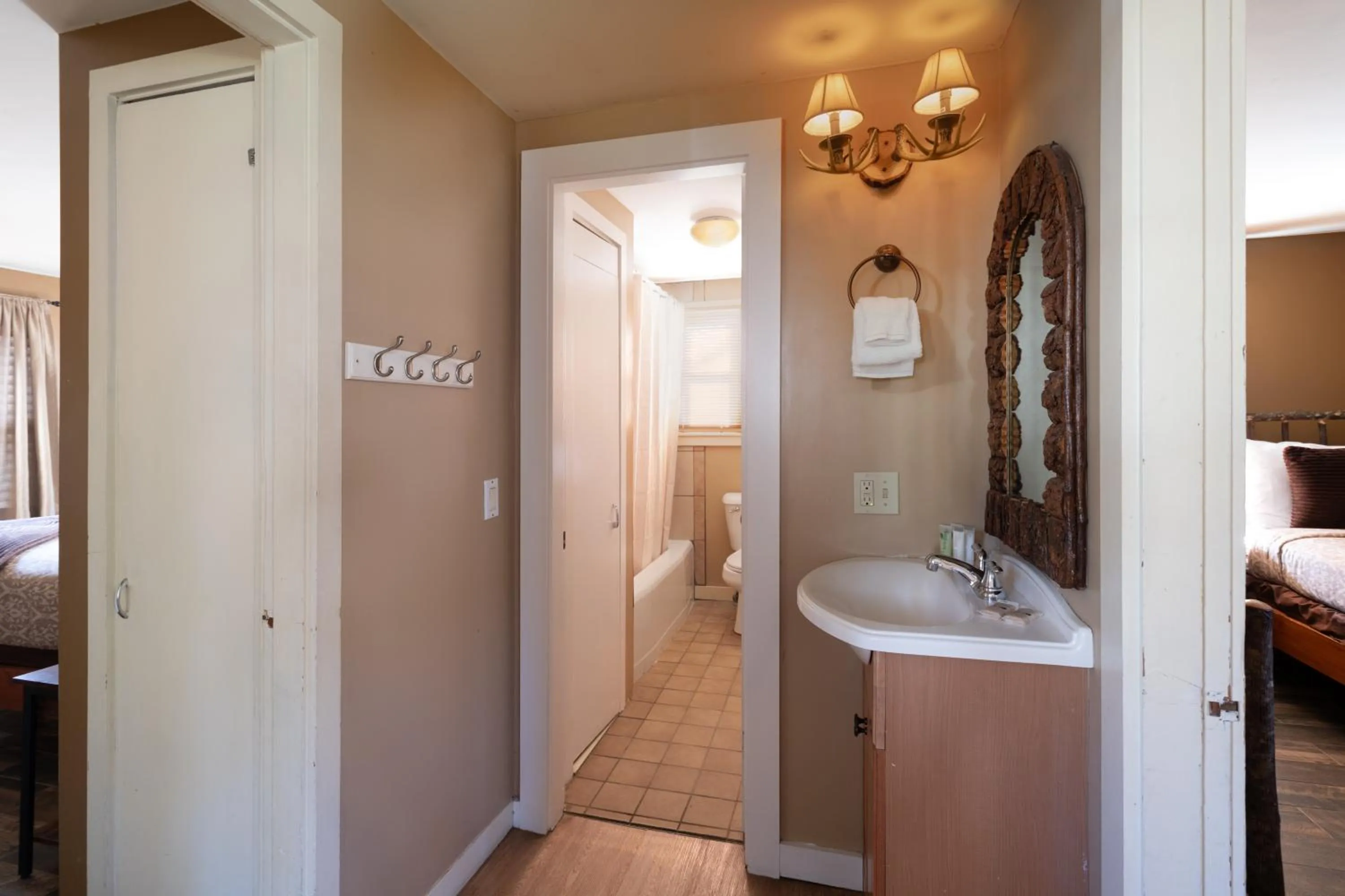 Bathroom in Whitneys Inn at Black Mountain