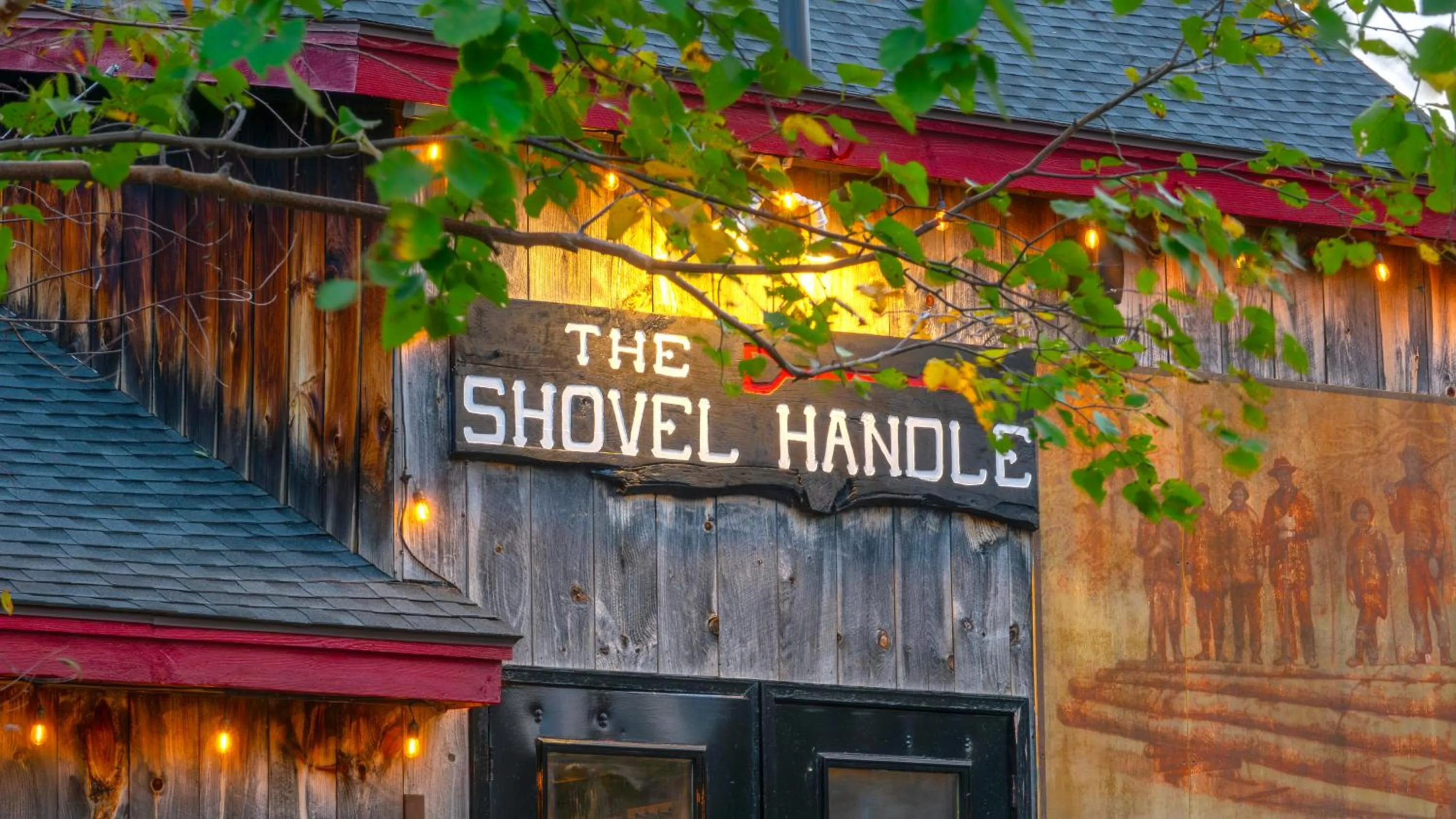 Restaurant/places to eat in Whitneys Inn at Black Mountain