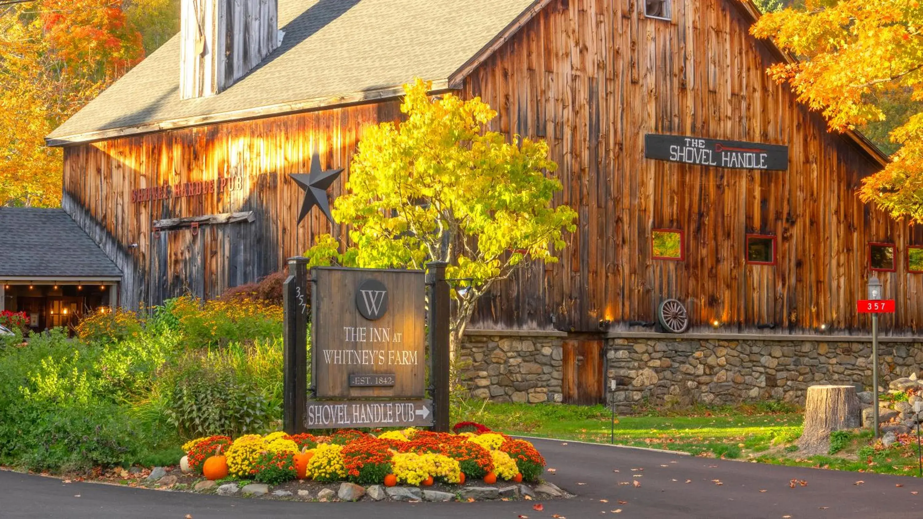 Facade/entrance in Whitneys Inn at Black Mountain Facade/entrance in Whitneys Inn at Black Mountain