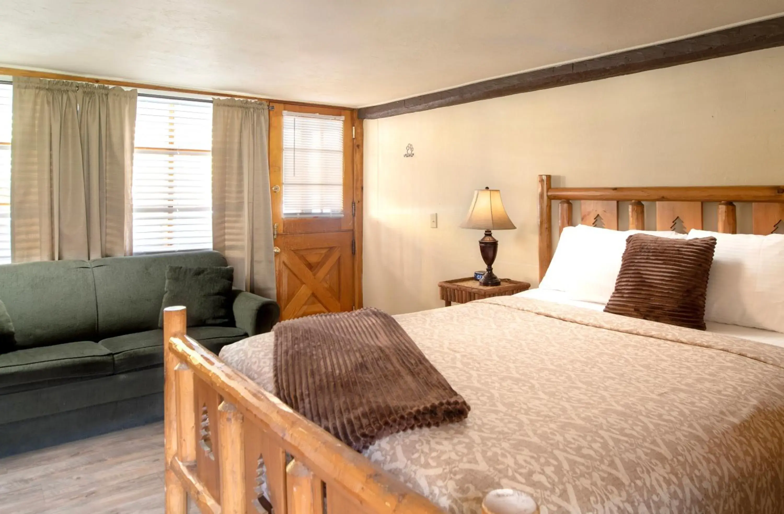 Bedroom, Bed in Whitneys Inn at Black Mountain Bedroom, Bed in Whitneys Inn at Black Mountain