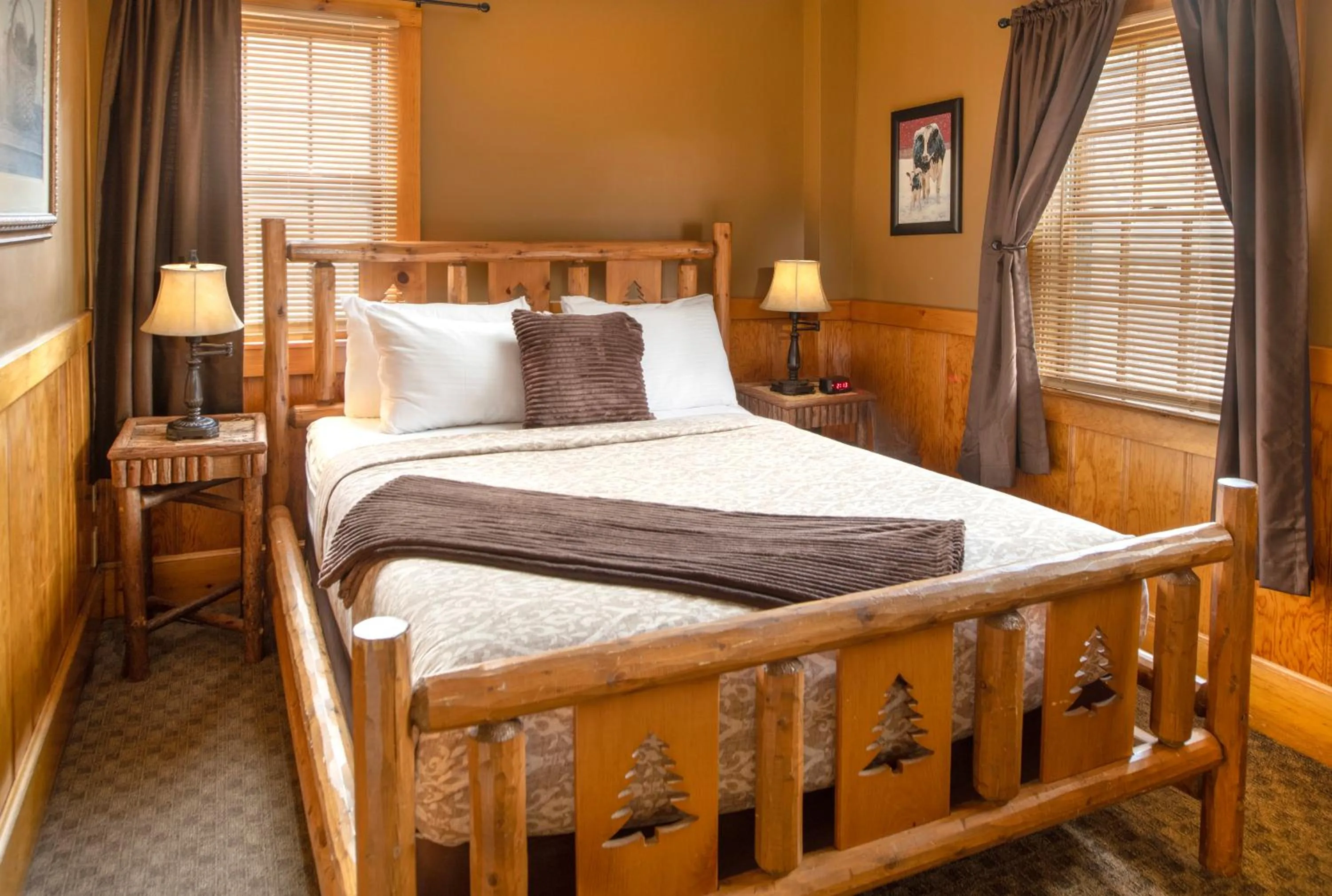 Bedroom, Bed in Whitneys Inn at Black Mountain