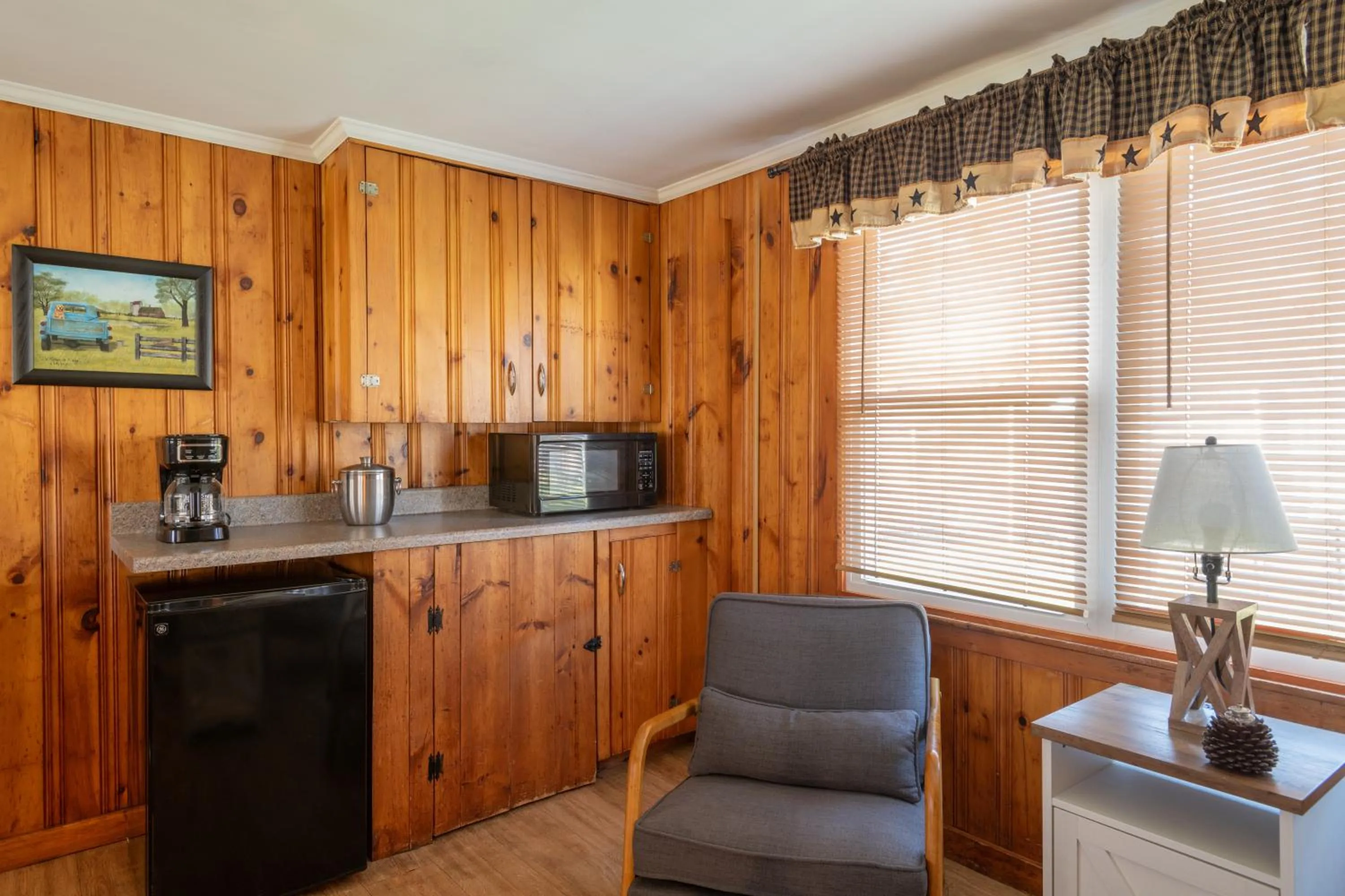 Kitchen or kitchenette in Whitneys Inn at Black Mountain