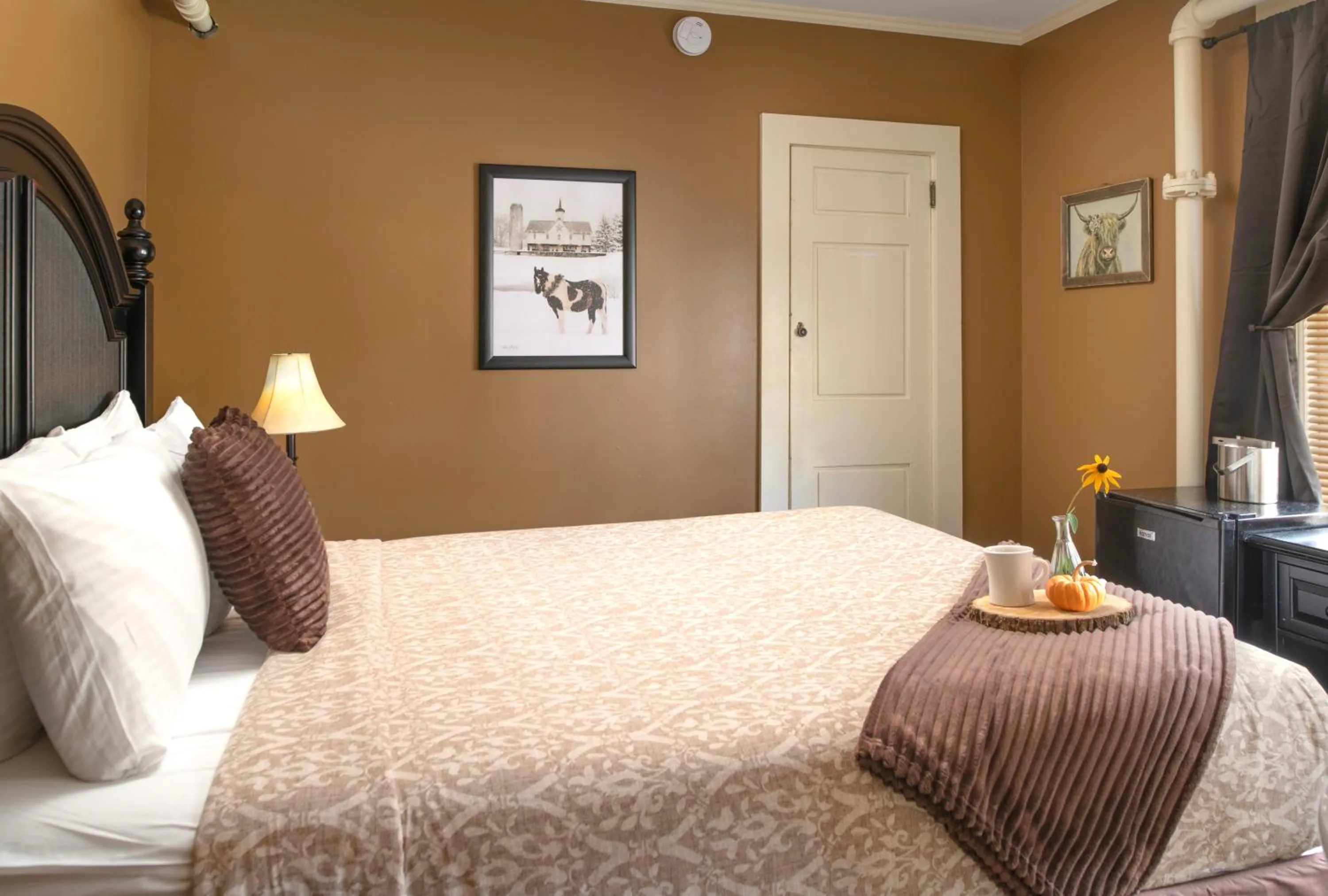 Bedroom, Bed in Whitneys Inn at Black Mountain