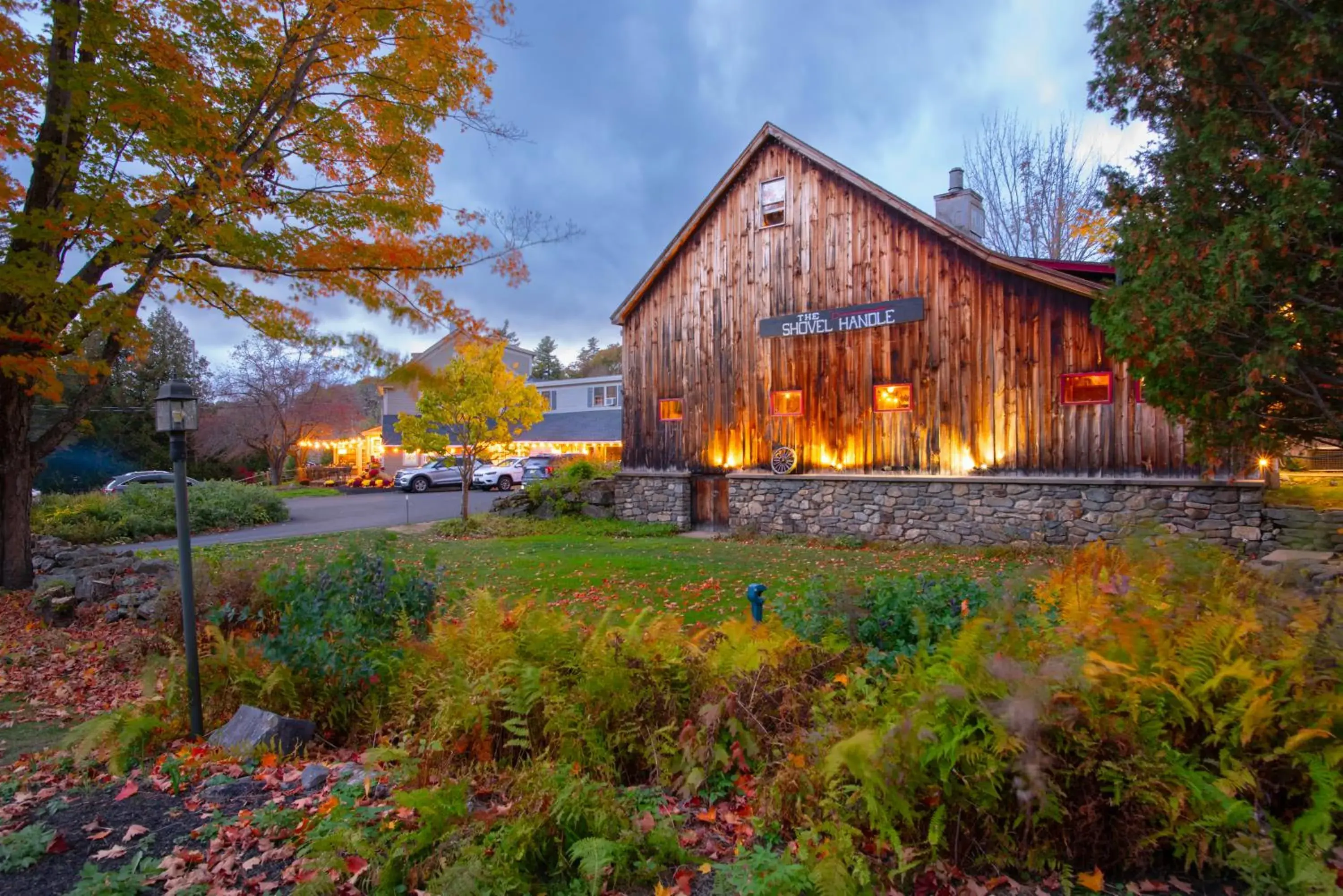 Property building in Whitneys Inn at Black Mountain Property building in Whitneys Inn at Black Mountain