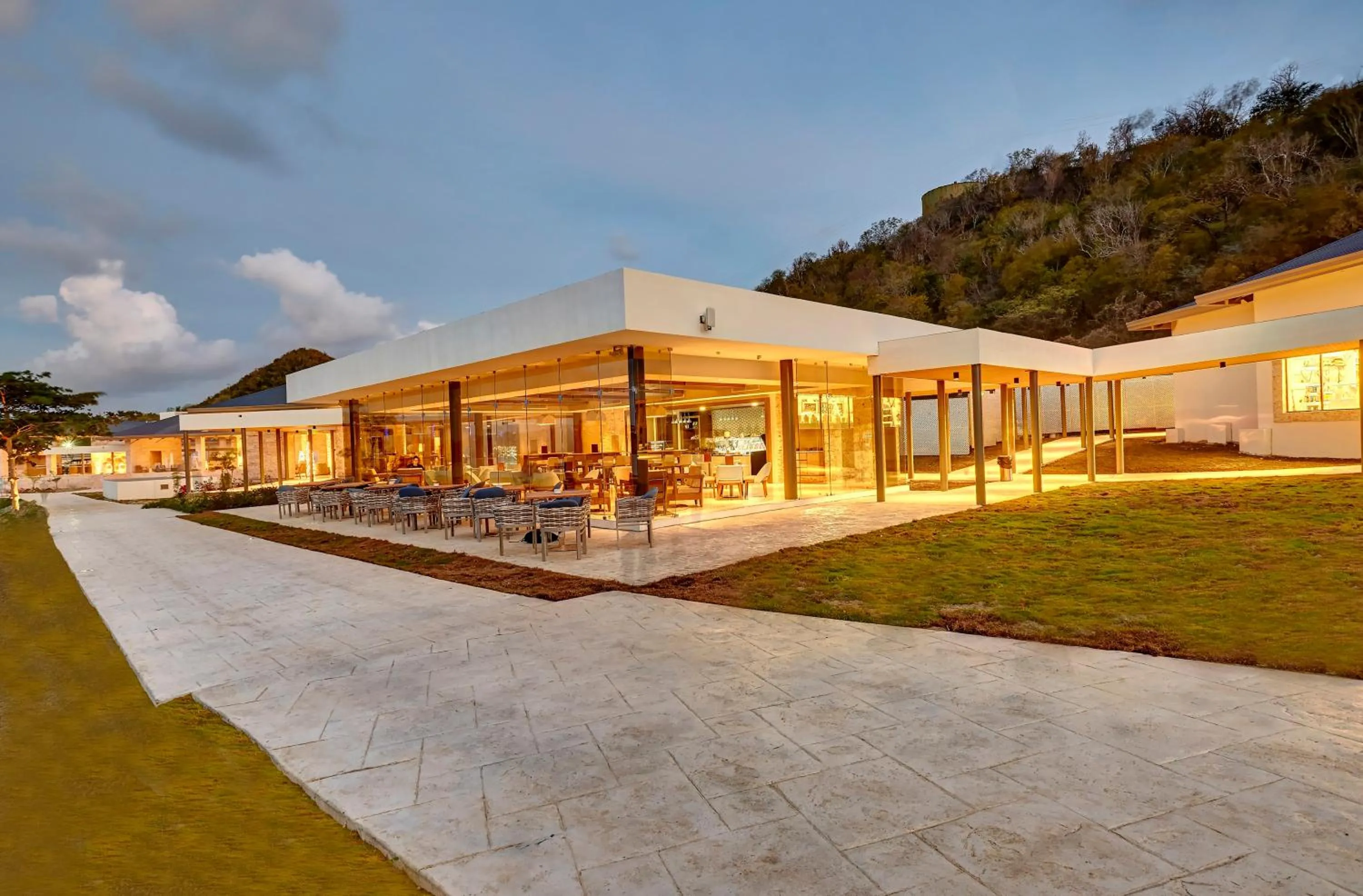 Food and drinks in Royalton Antigua, An Autograph Collection All-Inclusive Resort