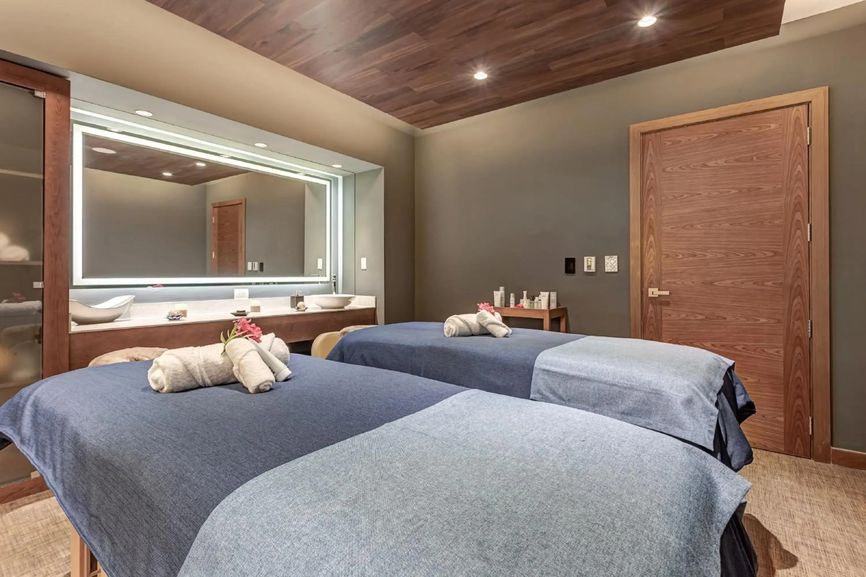 Massage, Bed in Royalton Antigua, An Autograph Collection All-Inclusive Resort Massage, Bed in Royalton Antigua, An Autograph Collection All-Inclusive Resort