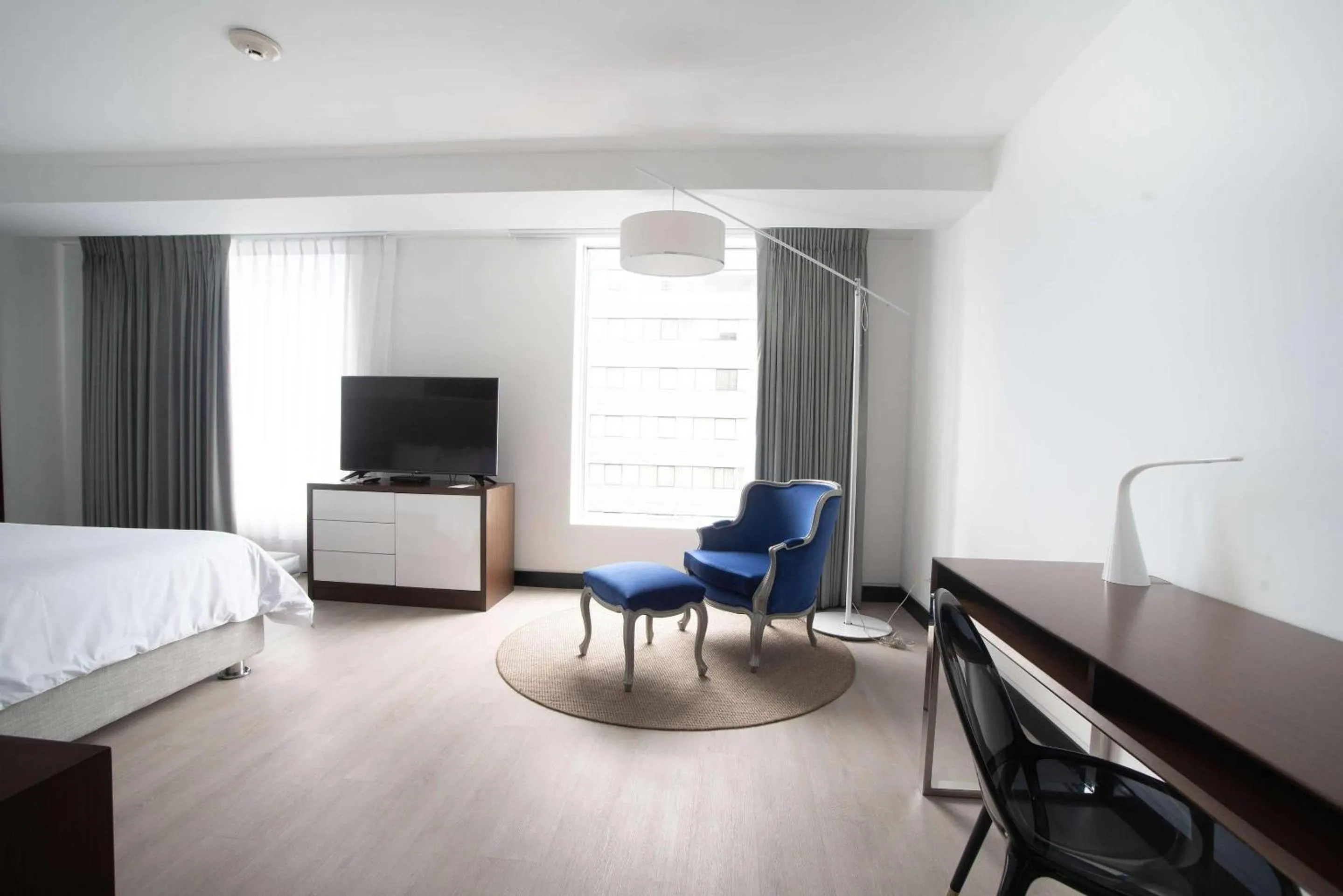 Bedroom, Bed in Radisson Hotel Decapolis Miraflores