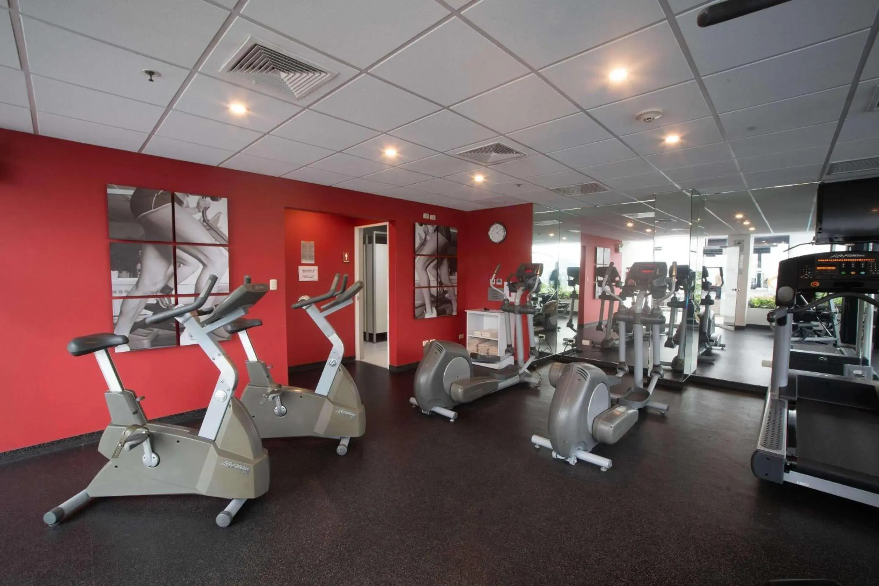 Fitness centre/facilities in Radisson Hotel Decapolis Miraflores Fitness centre/facilities in Radisson Hotel Decapolis Miraflores