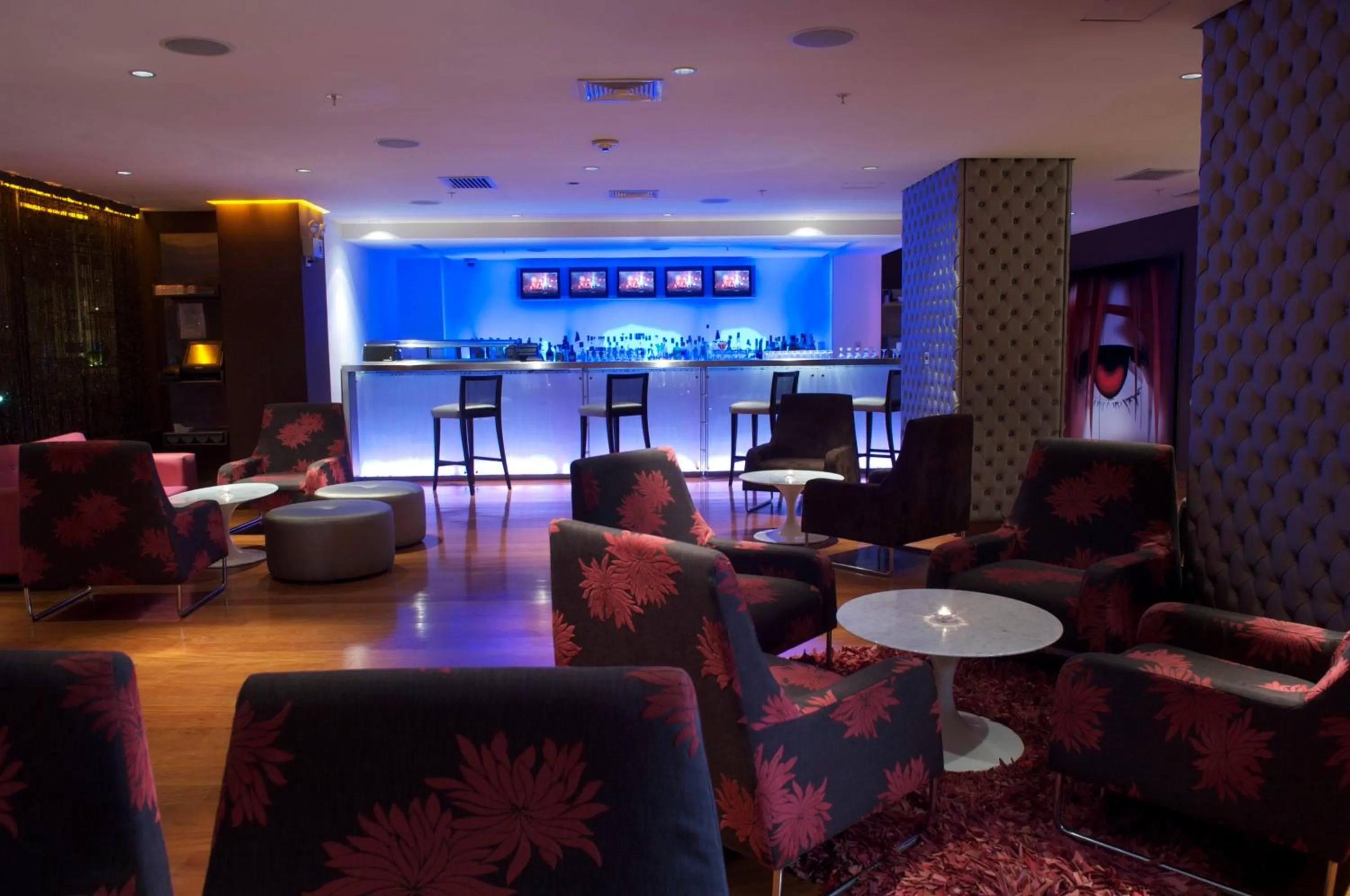 Lounge or bar in Radisson Hotel Decapolis Miraflores
