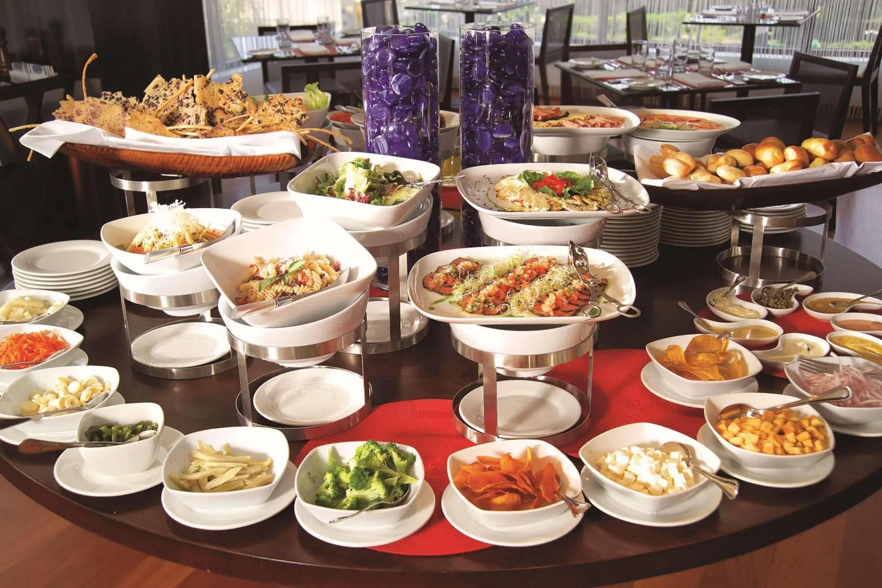 Restaurant/places to eat in Radisson Hotel Decapolis Miraflores Restaurant/places to eat in Radisson Hotel Decapolis Miraflores