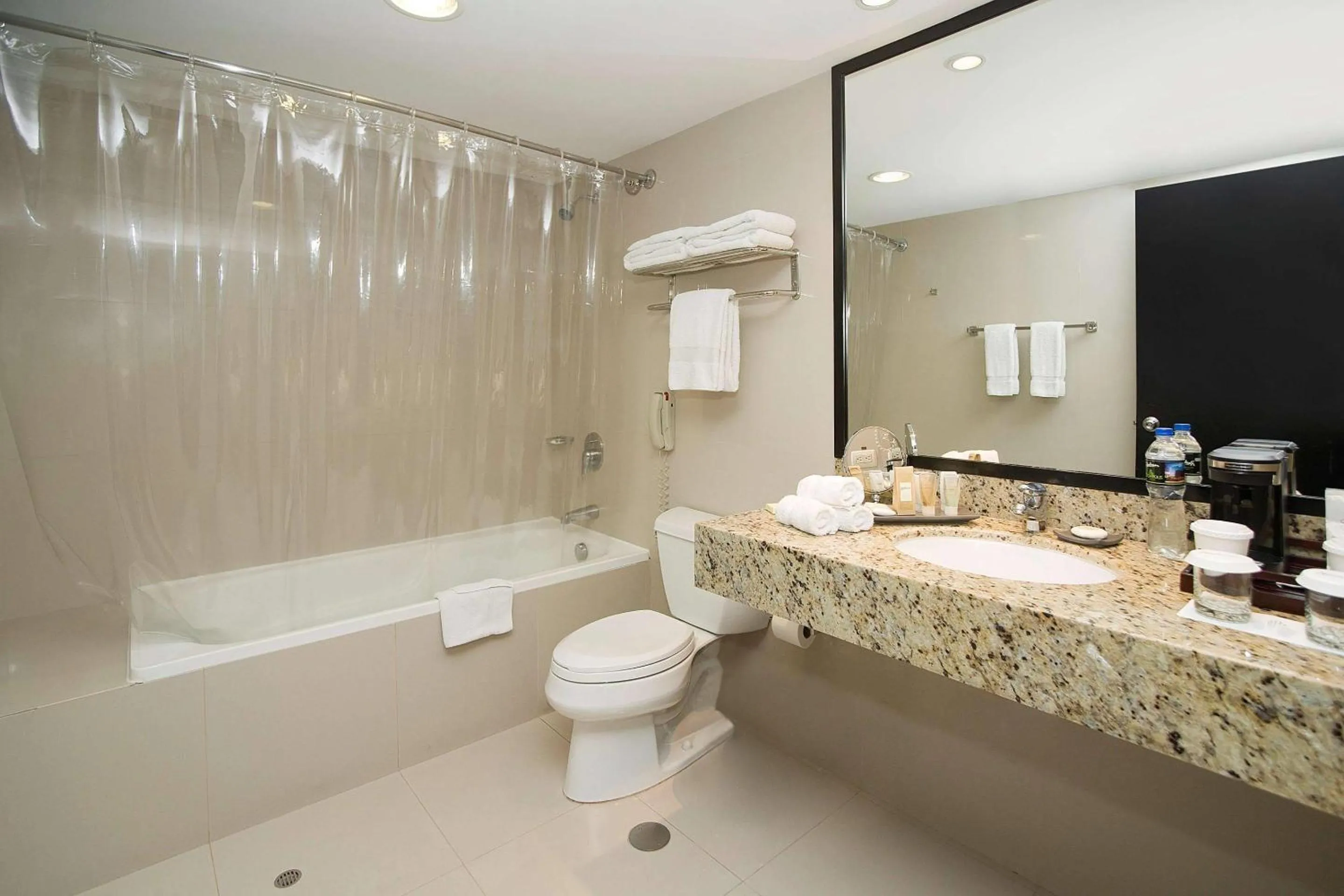 Bedroom in Radisson Hotel Decapolis Miraflores