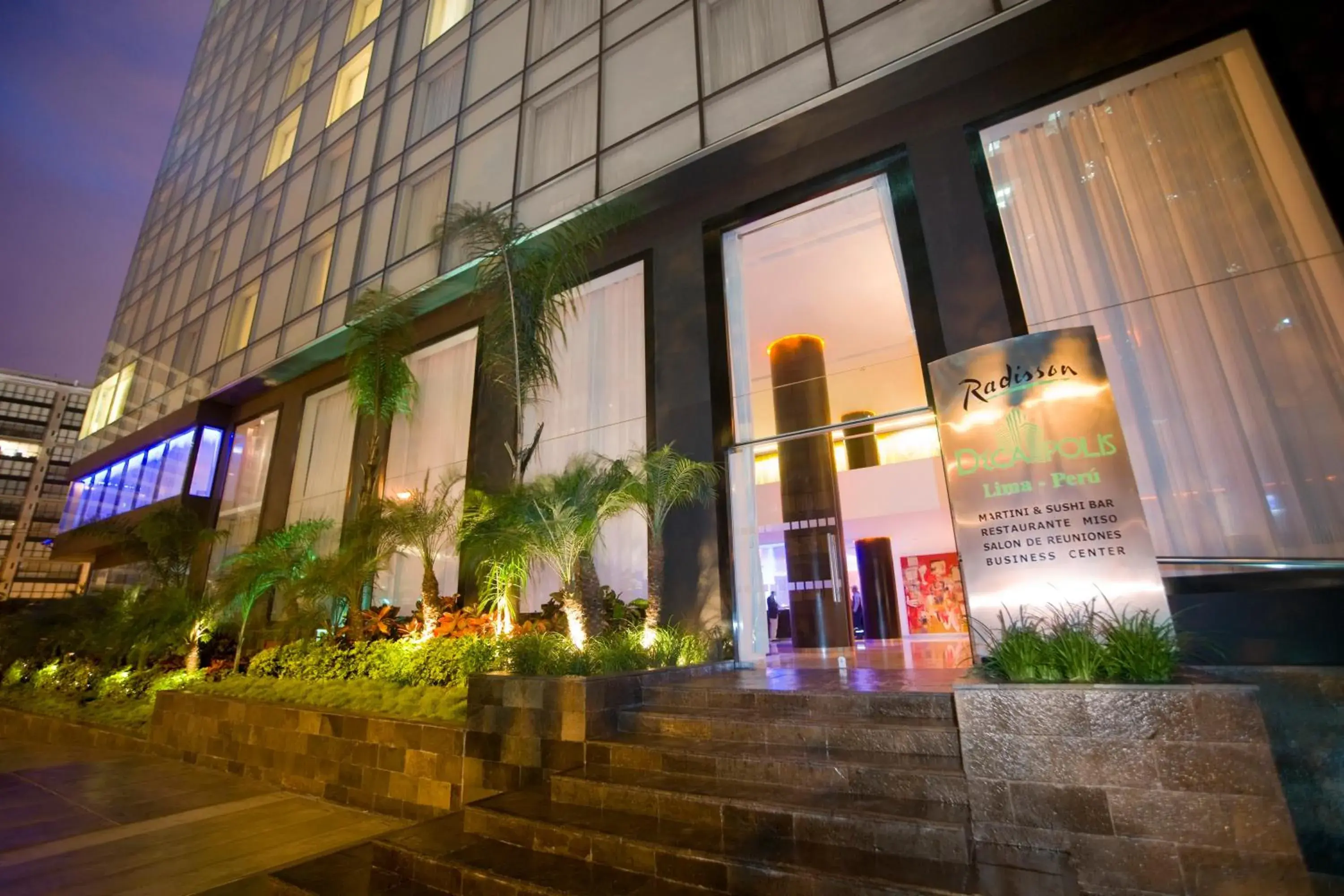 Facade/entrance in Radisson Hotel Decapolis Miraflores Facade/entrance in Radisson Hotel Decapolis Miraflores