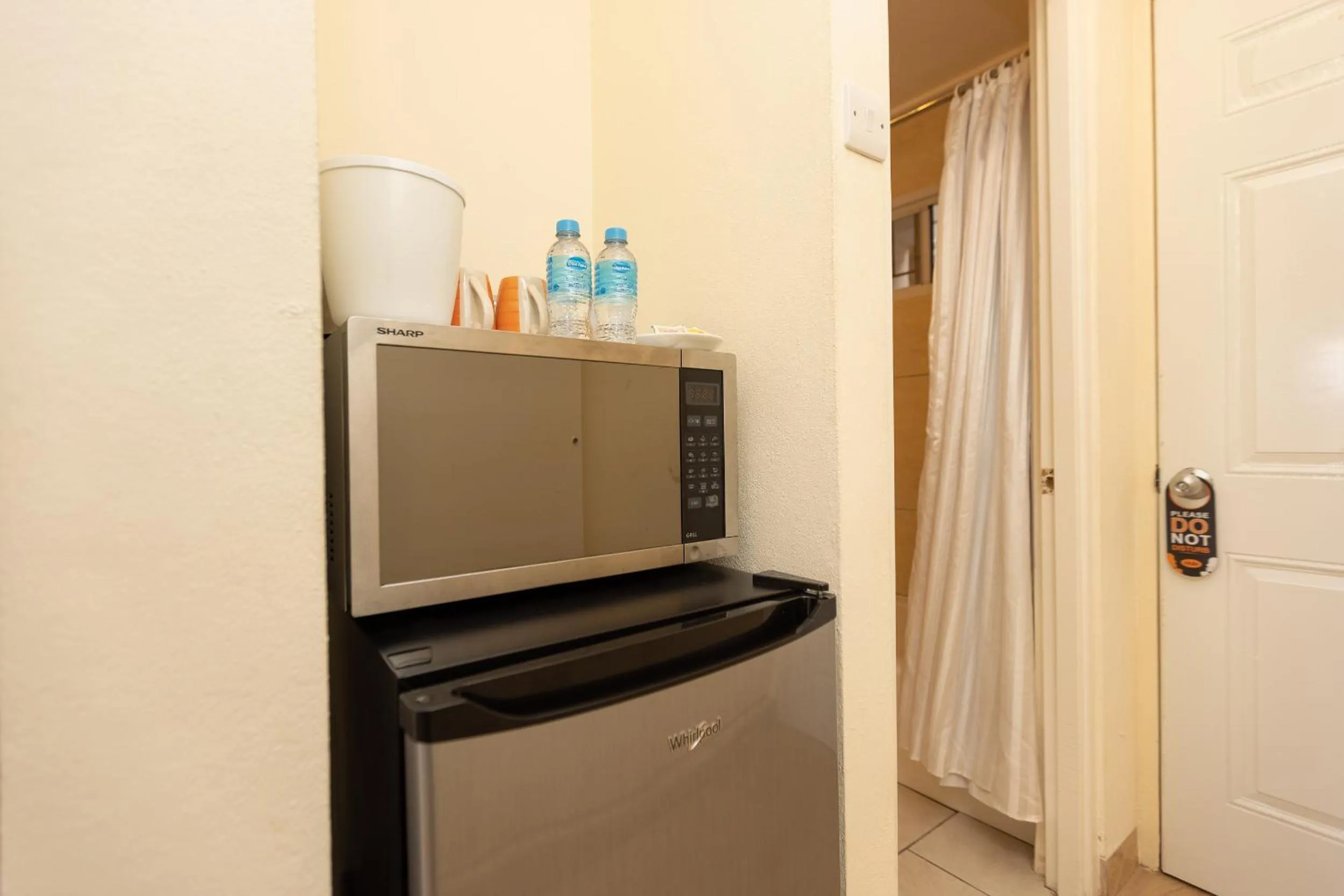 microwave in Siesta Hotel