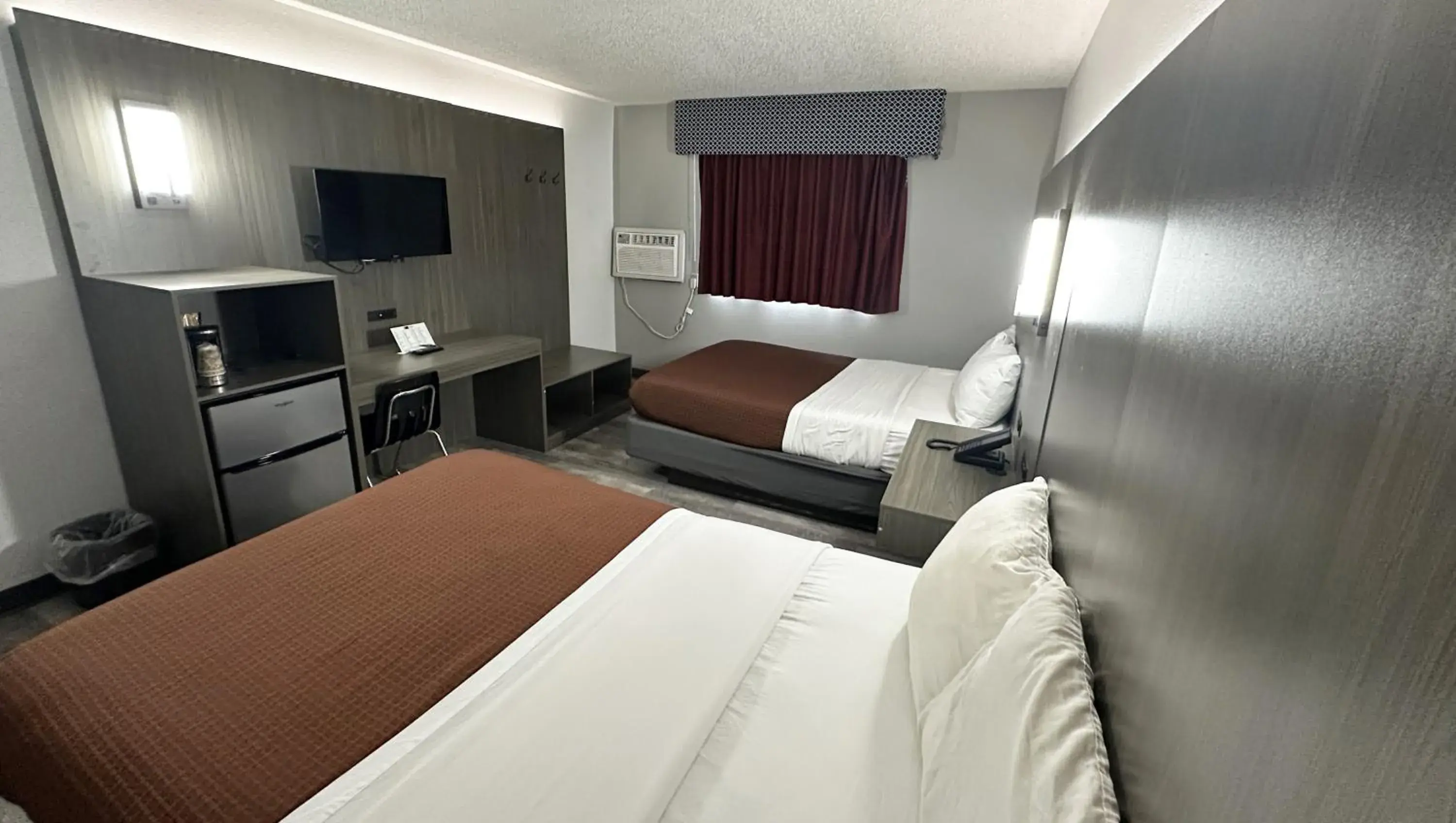 Bedroom, Bed in Magnuson Hotel Fort Wayne North - Coliseum Bedroom, Bed in Magnuson Hotel Fort Wayne North - Coliseum